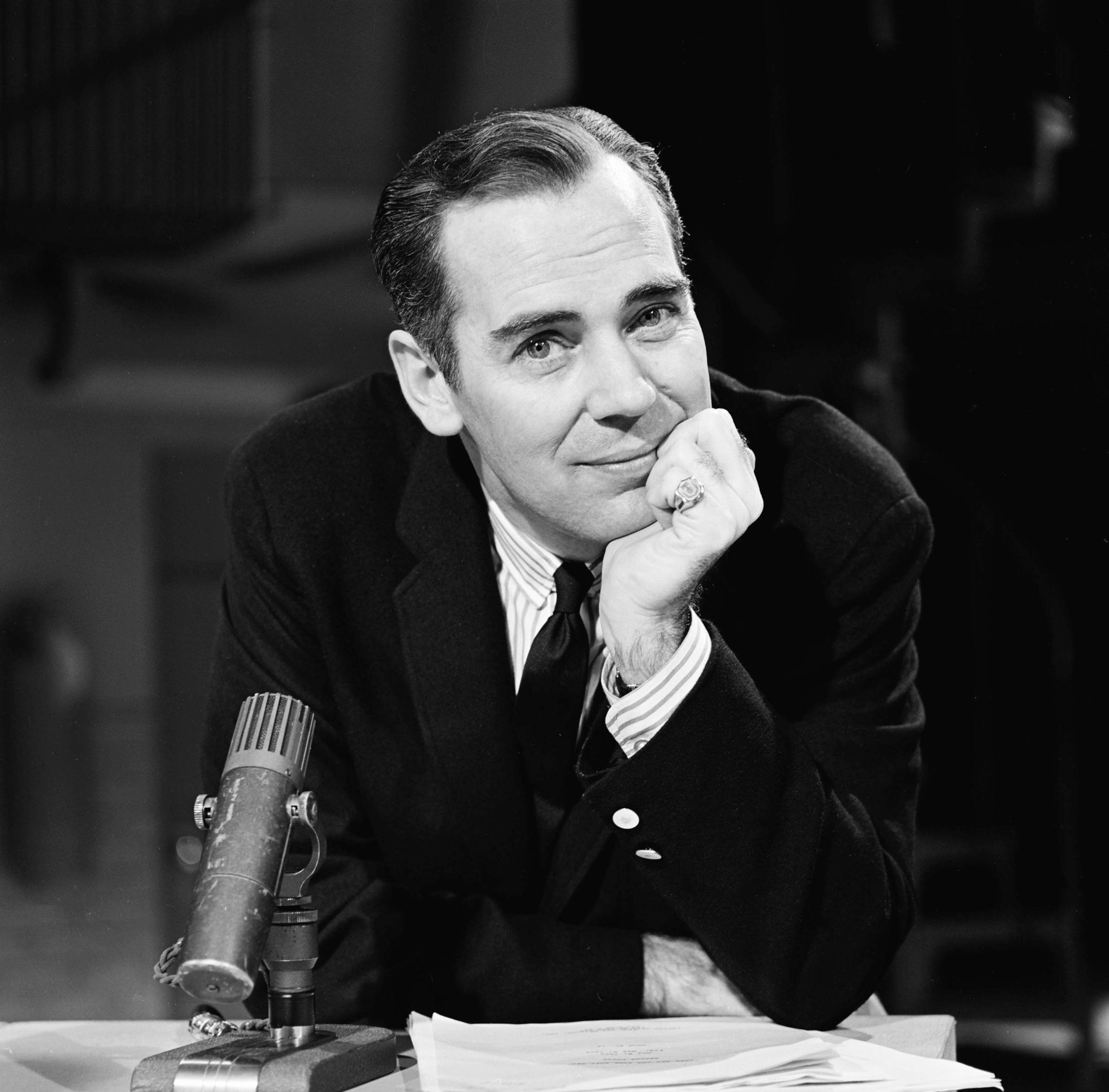 Elliott Reid image