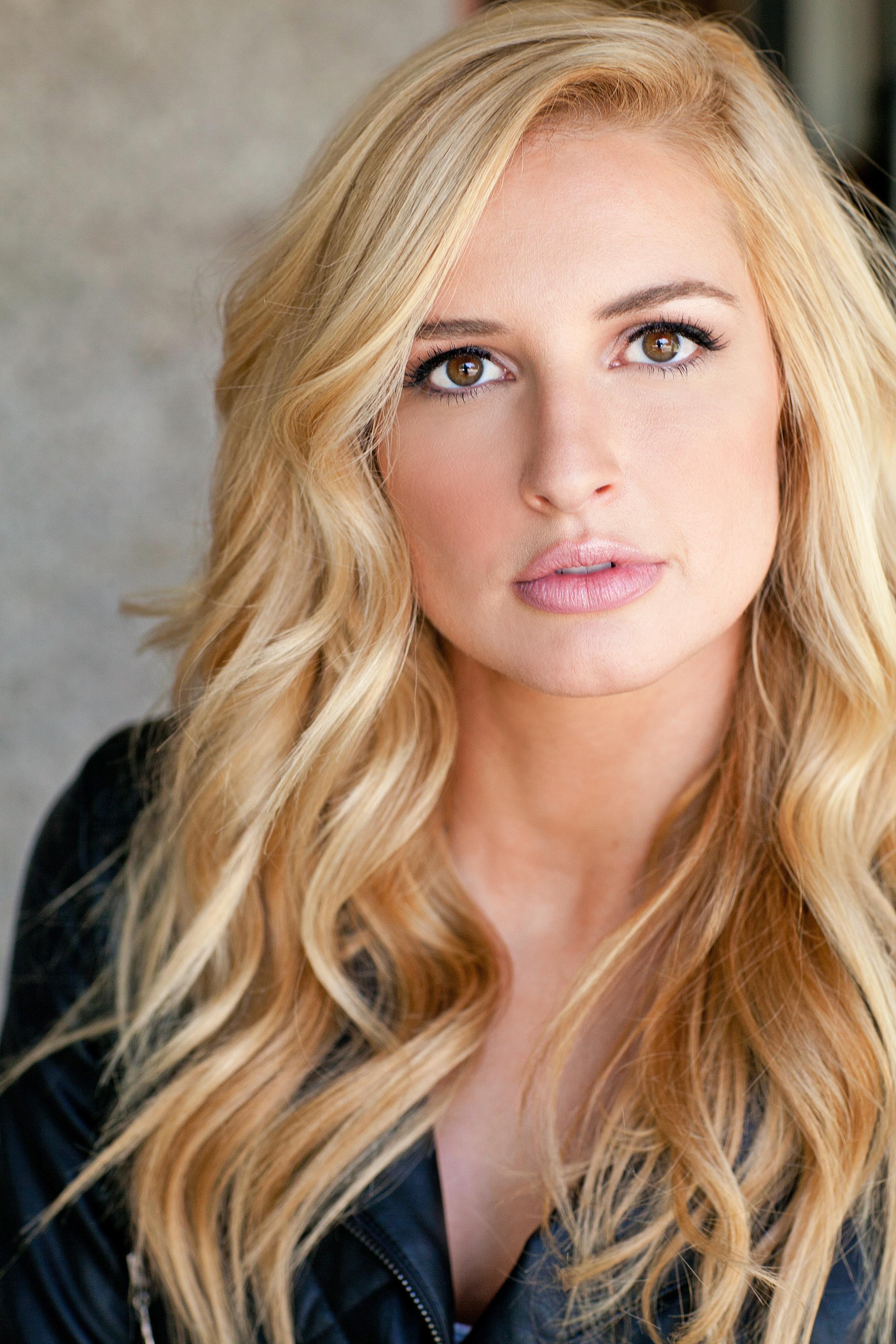 Amy Holt image