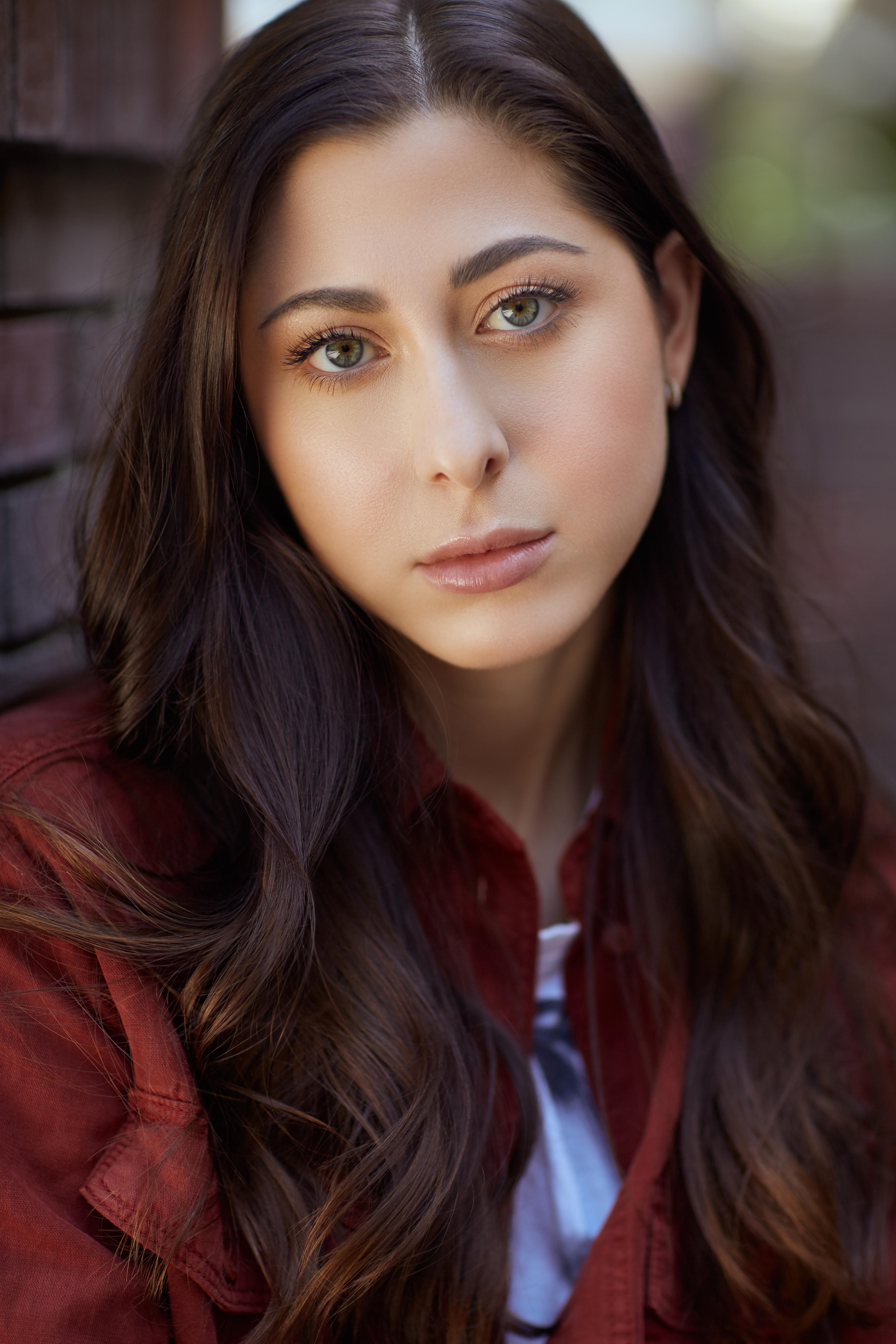 Elizabeth Small image