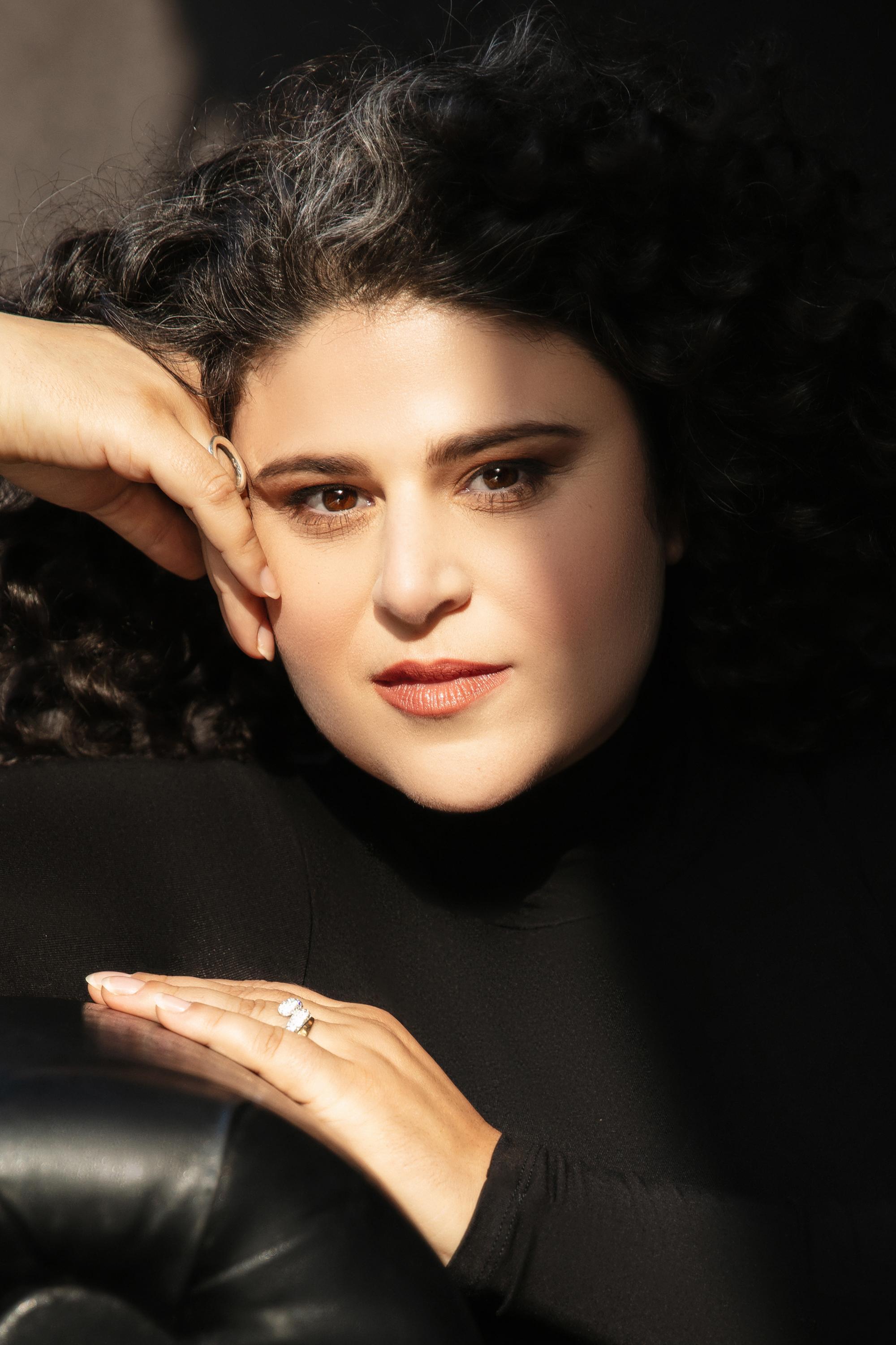 Olivia Stambouliah image