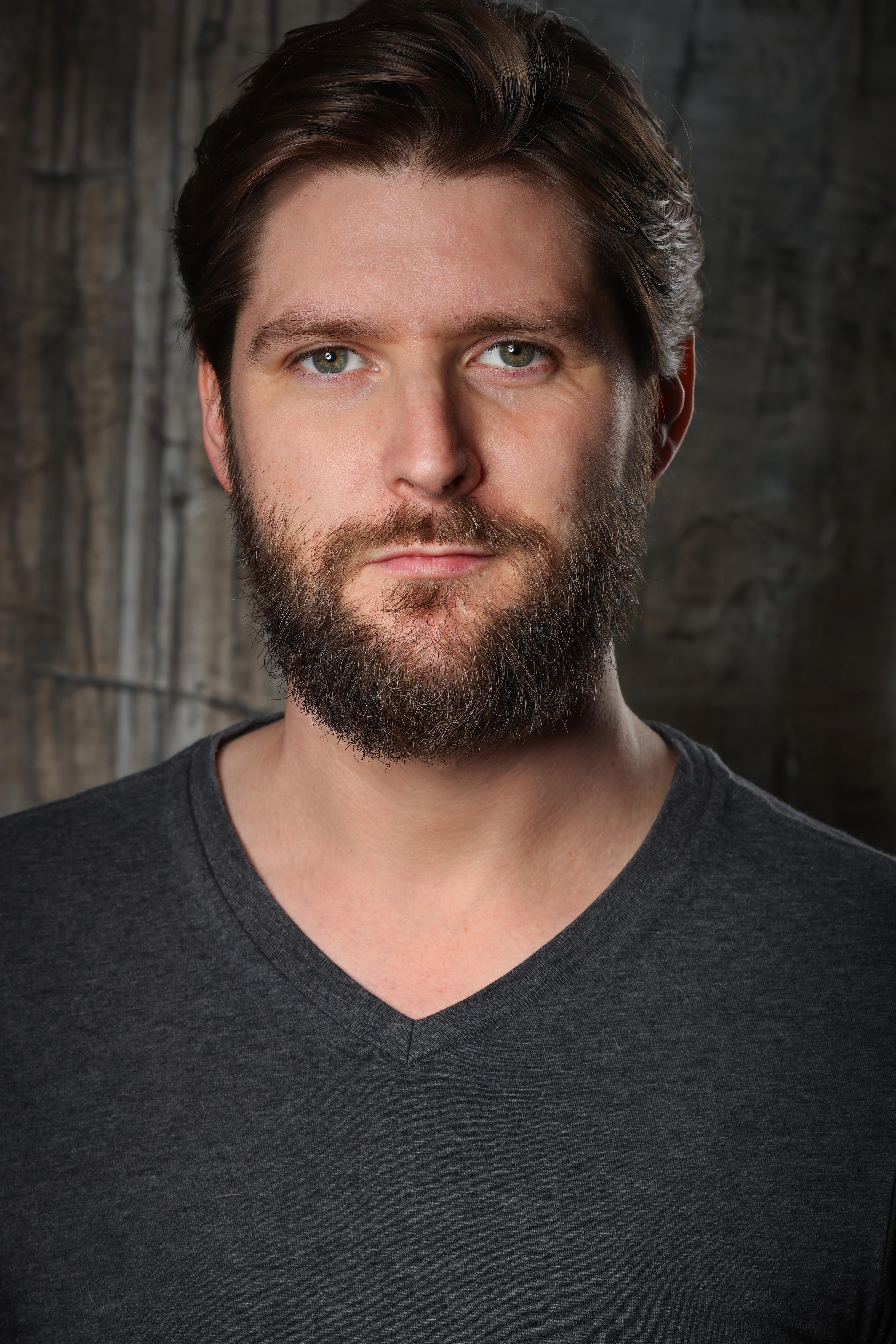 Steven Molony image