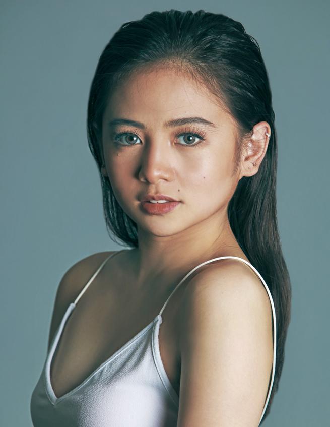 Ella Cruz image