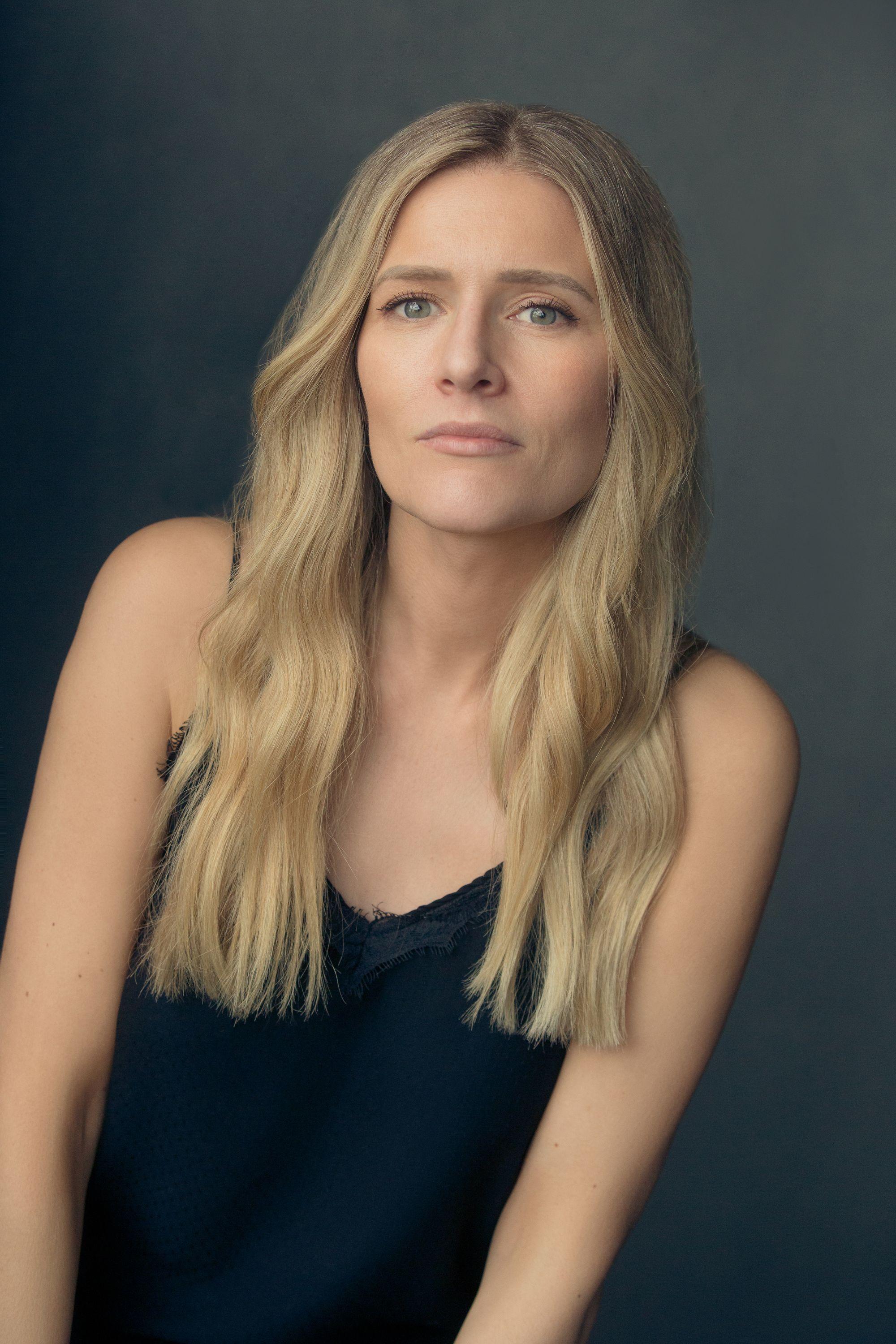 Amy De Bhrún image