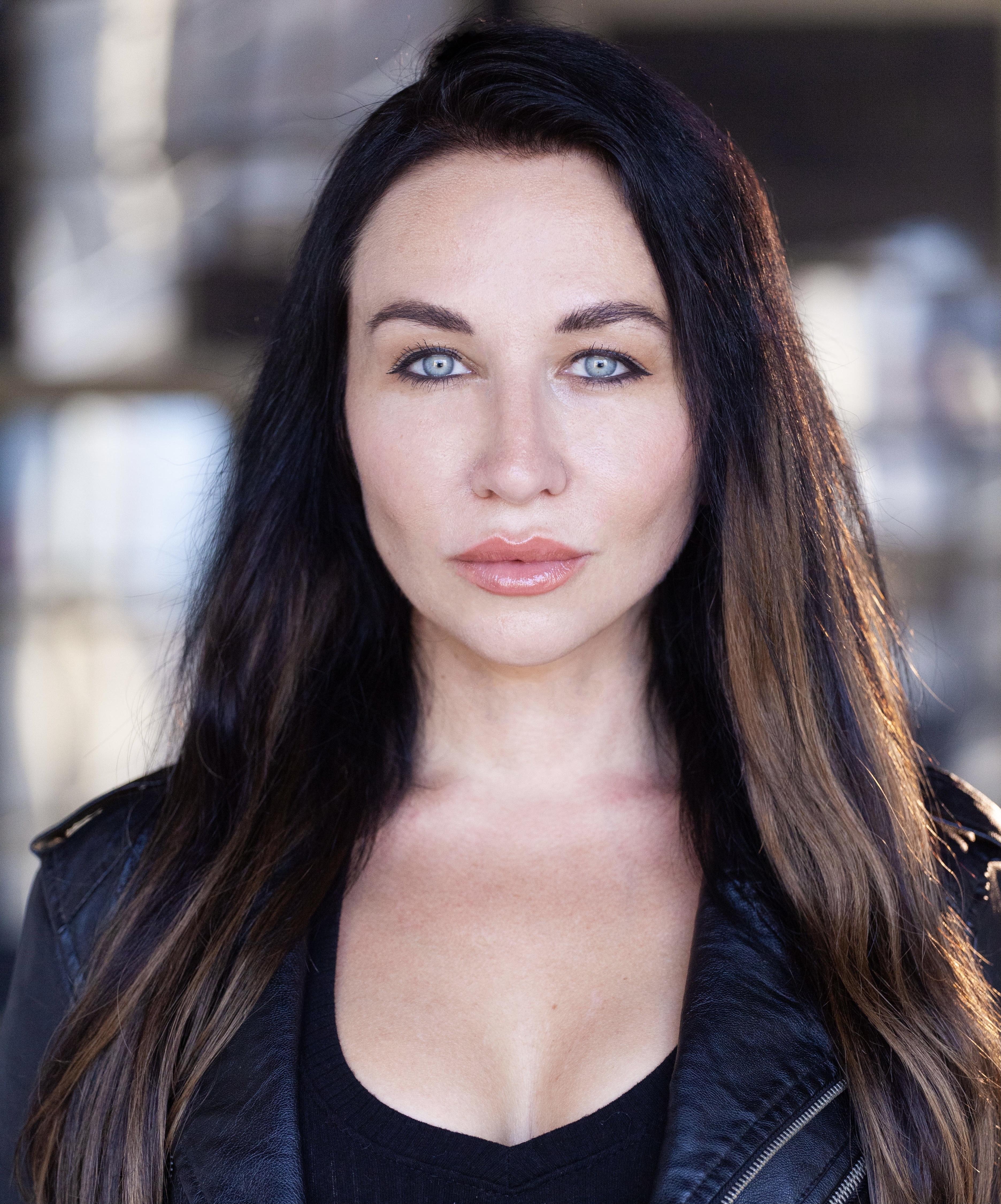 Elissa Dowling image