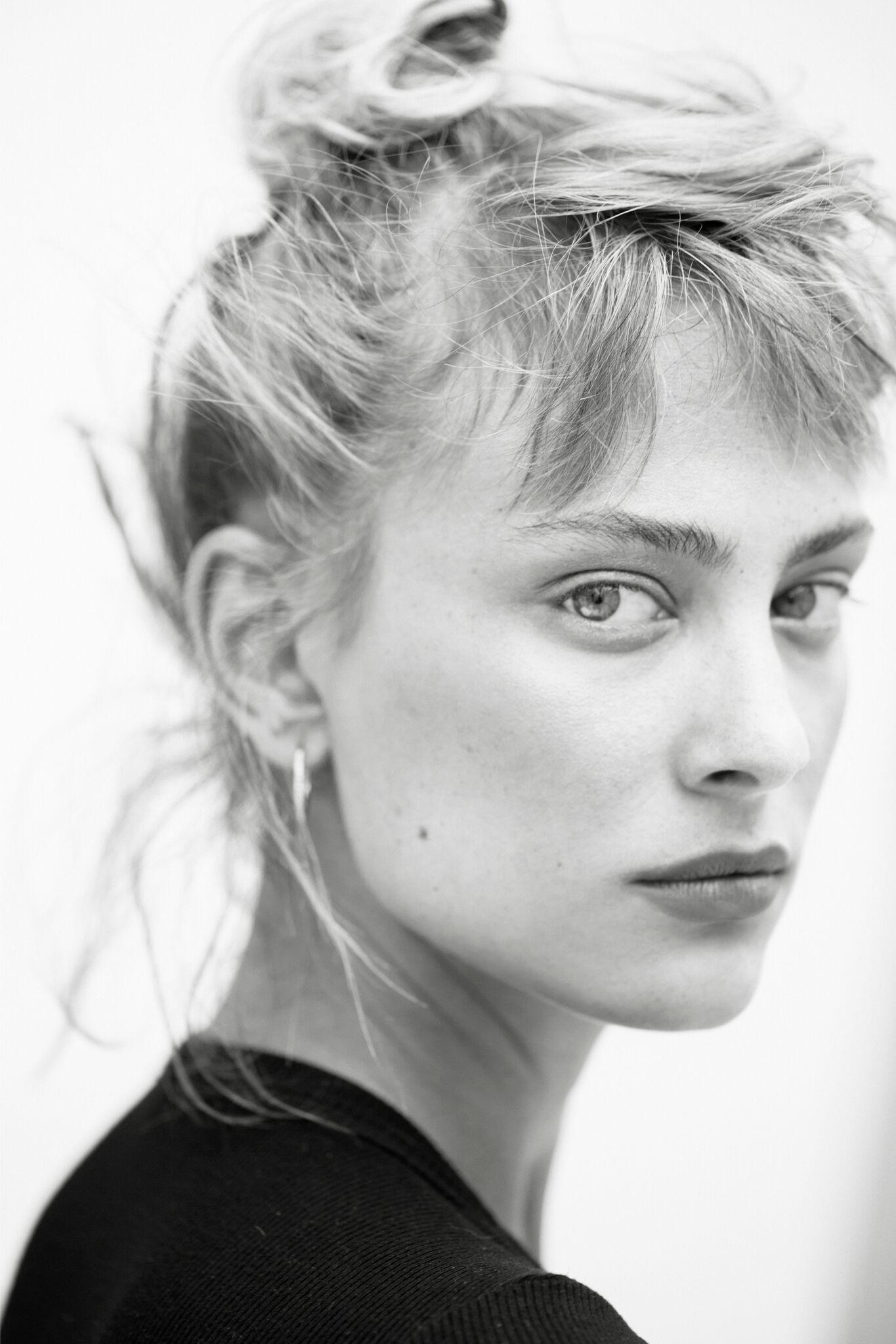 Nora Arnezeder image