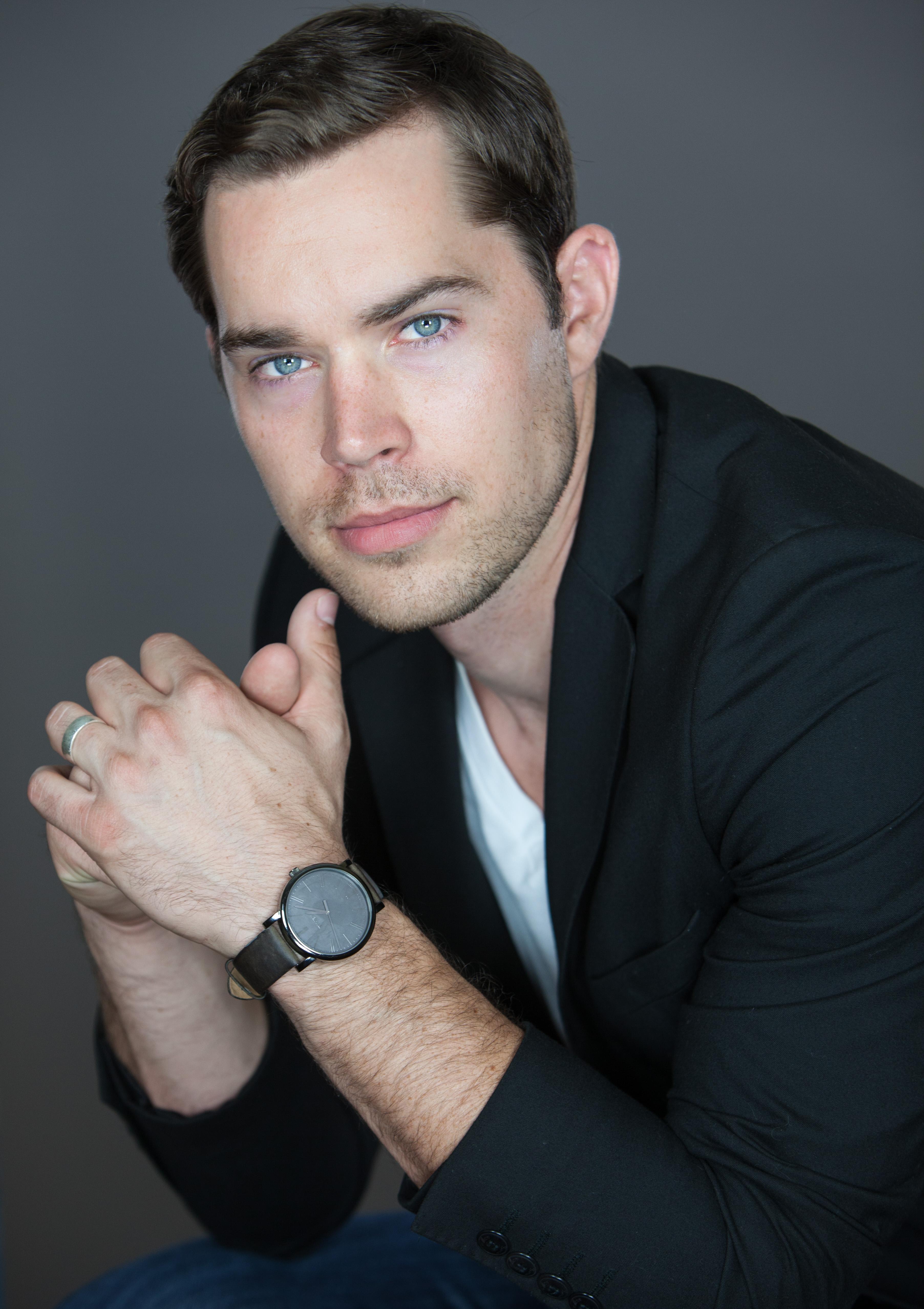 Paul Stuart image
