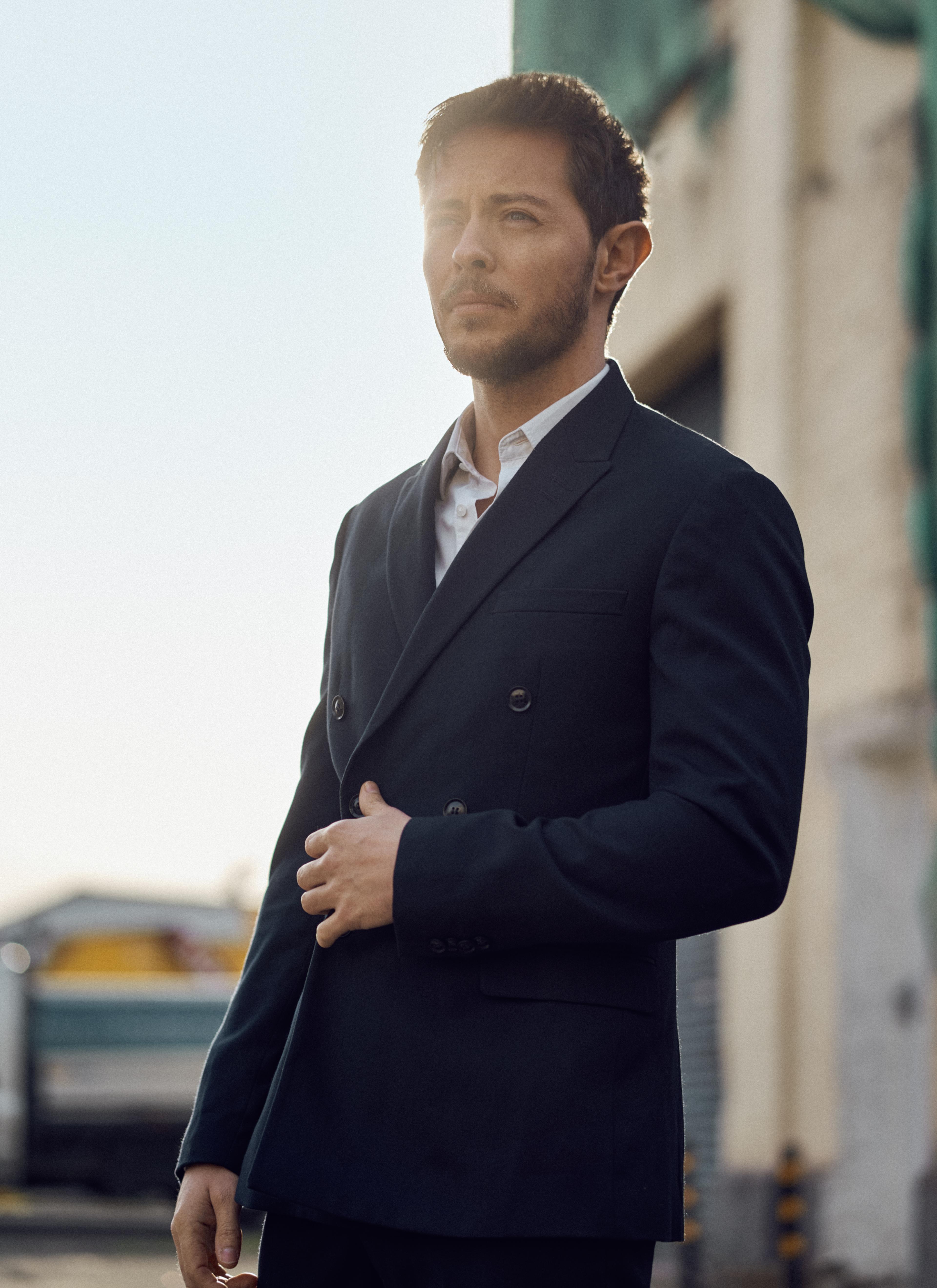 Elliot James Langridge image
