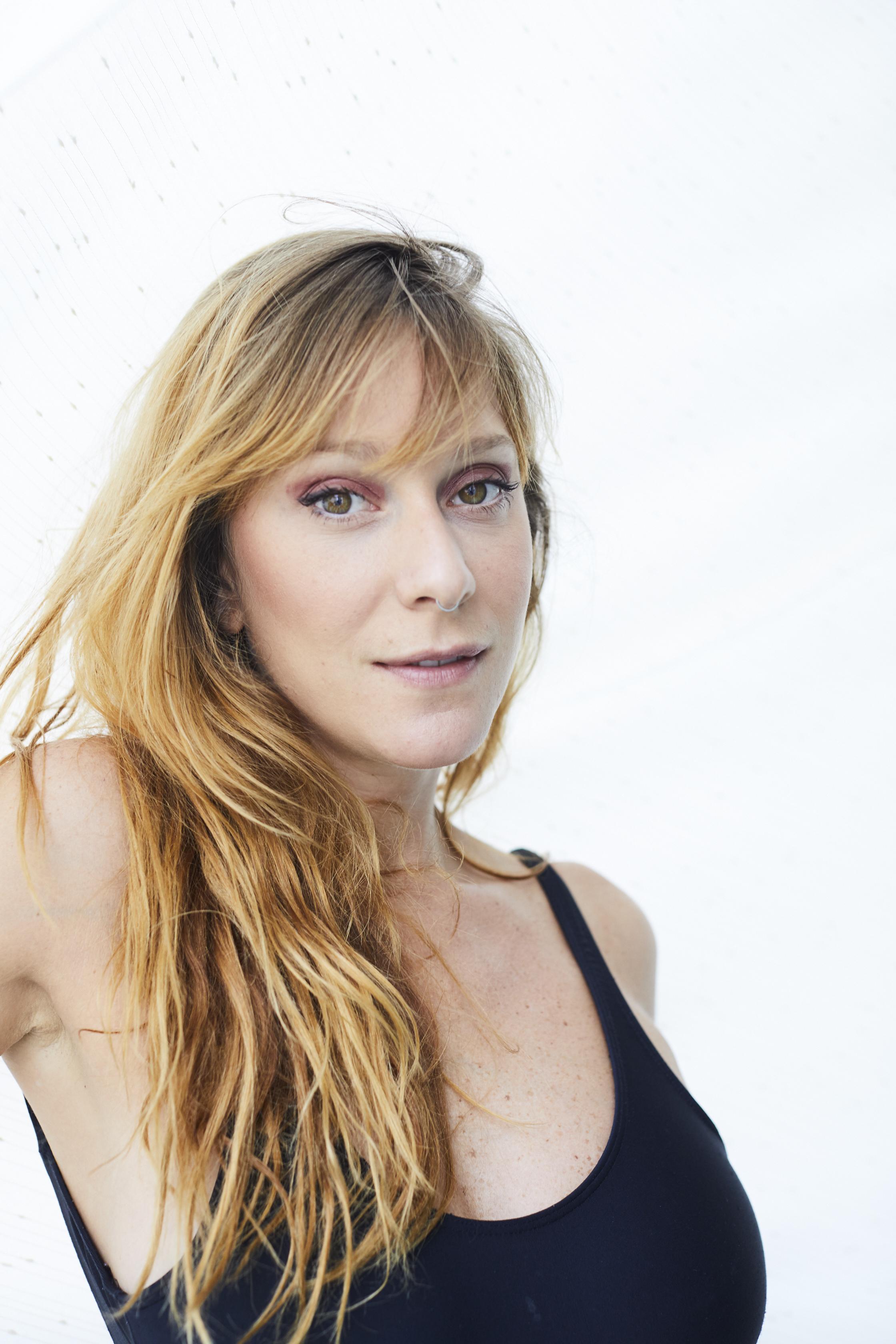 Caroline Abras image