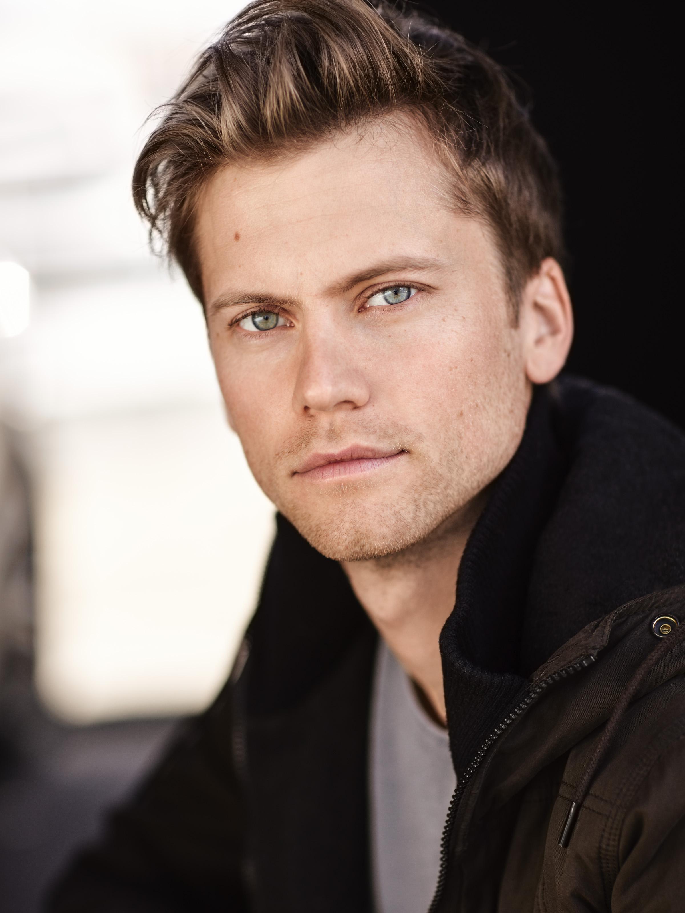 Tim Phillipps image