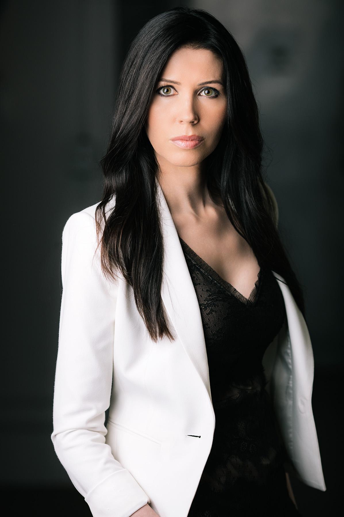Amanda May image