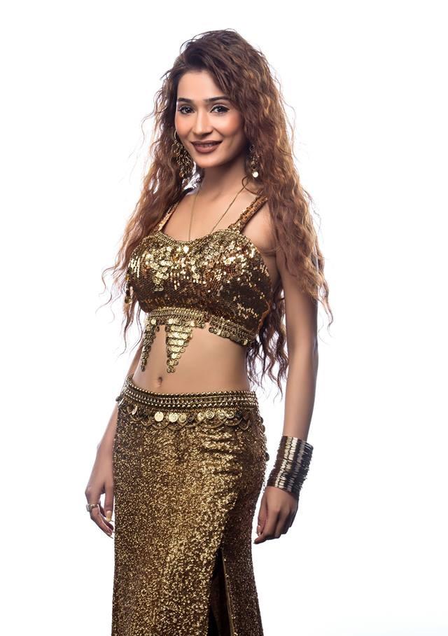 Sara Khan image