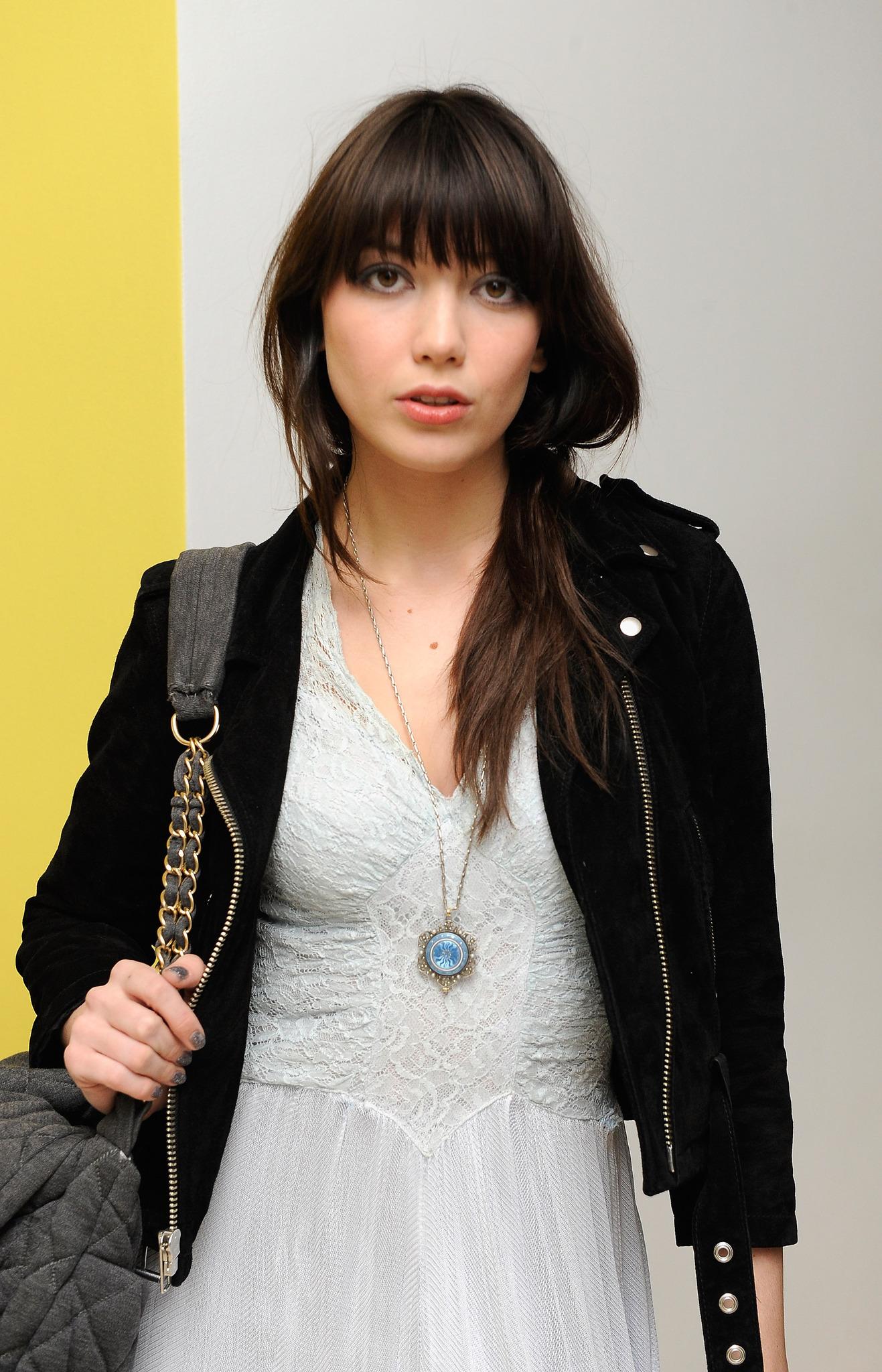 Daisy Lowe image