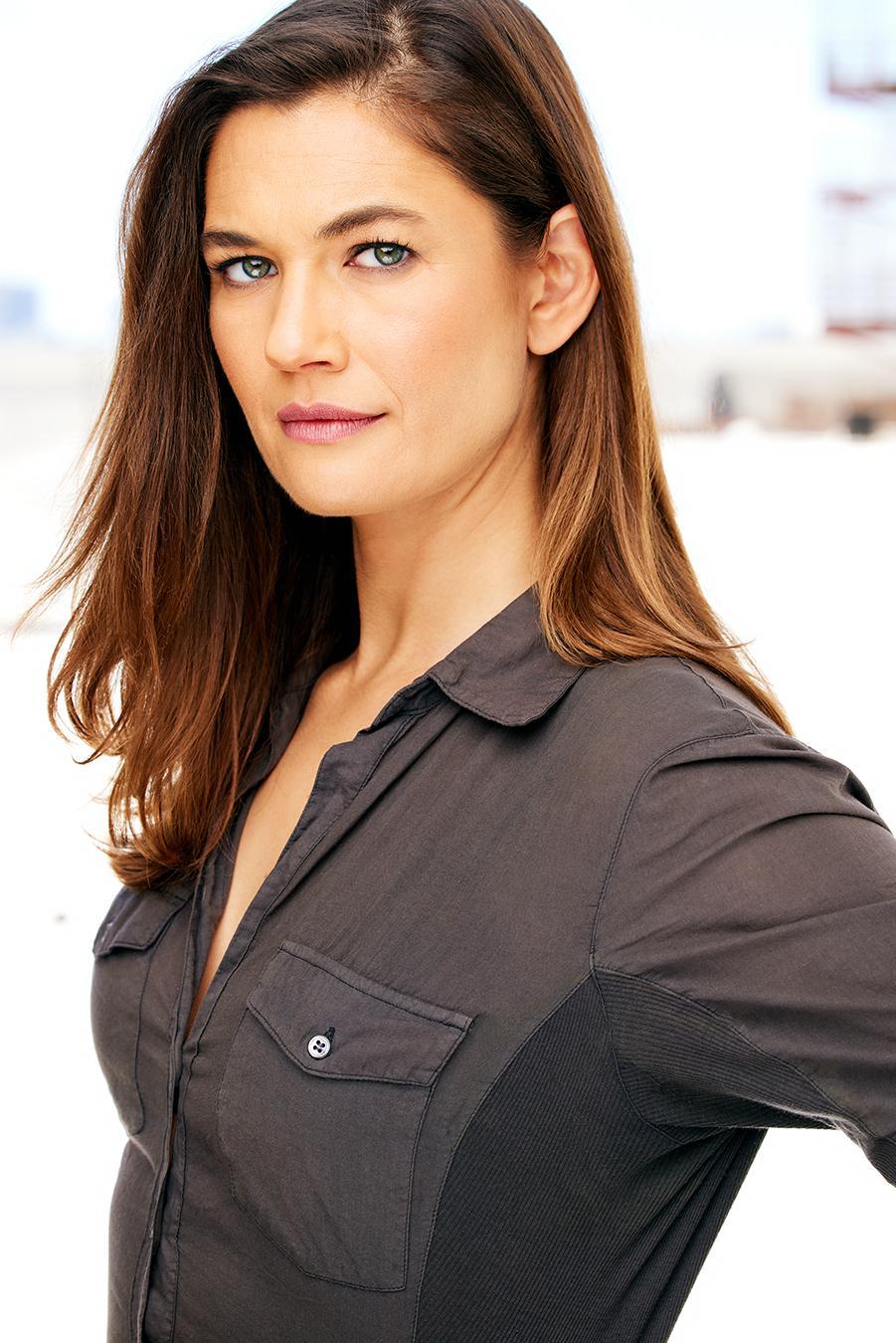 Teri Reeves image