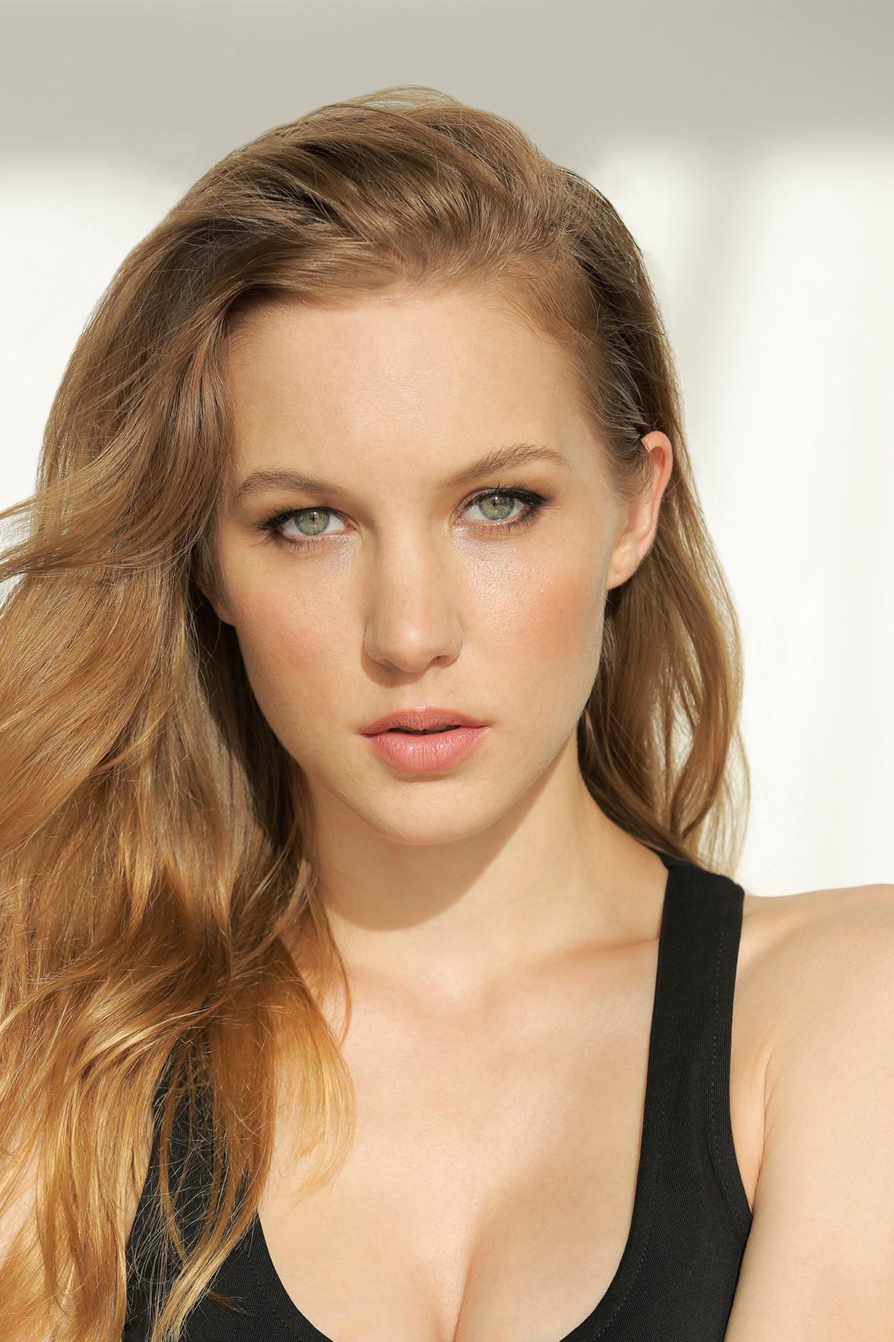 Tina Ivlev image