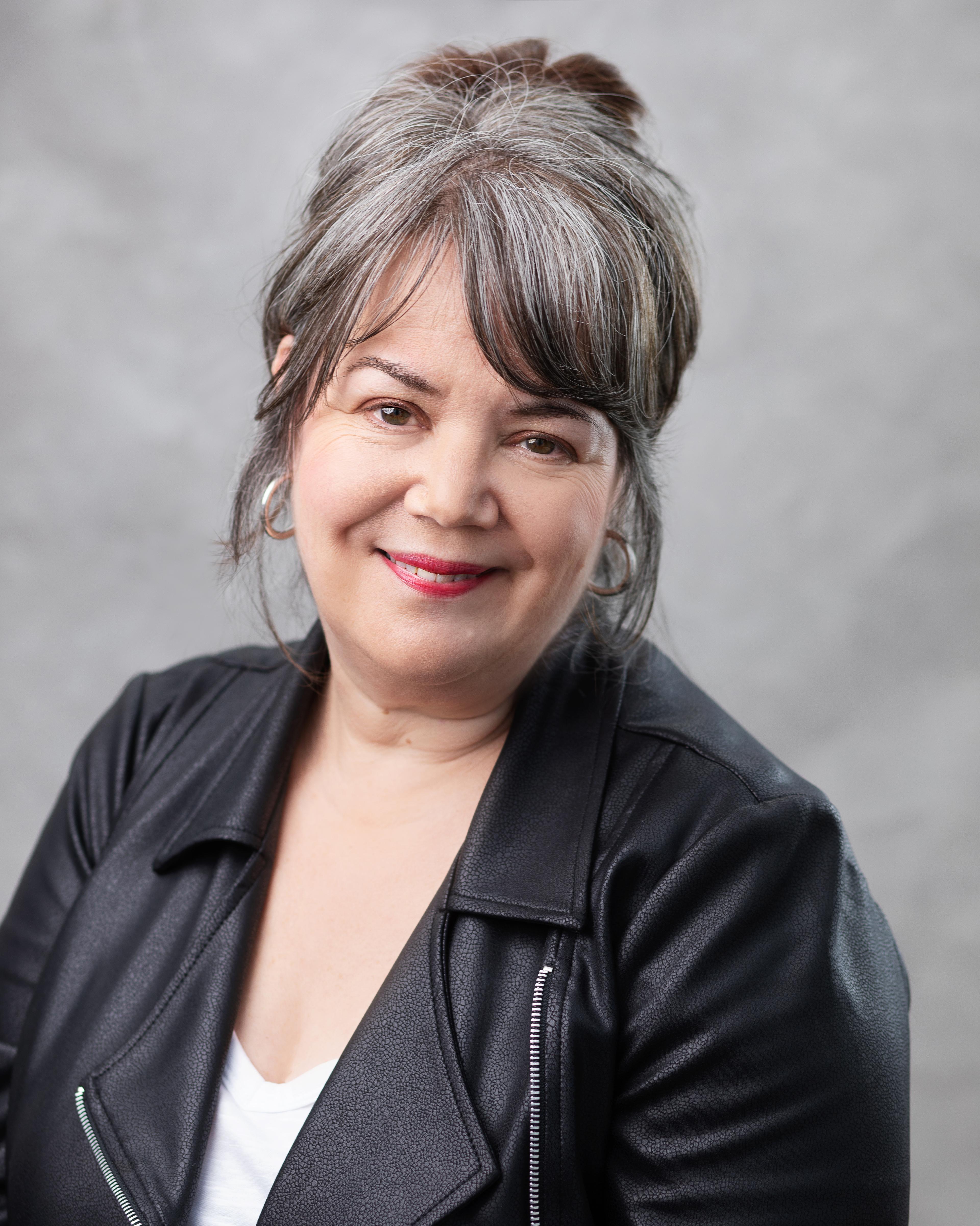 Julie Barclay image