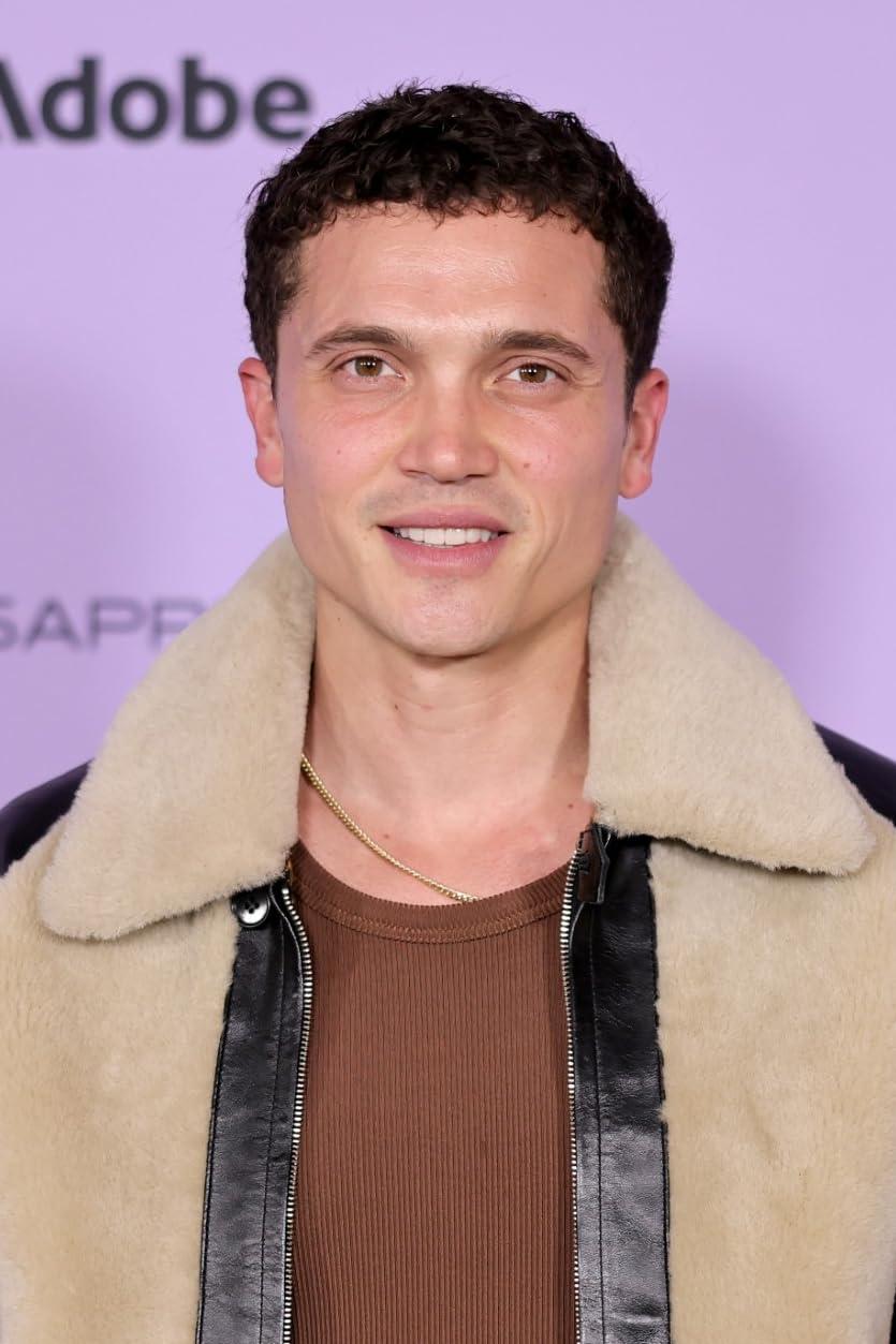 Karl Glusman image