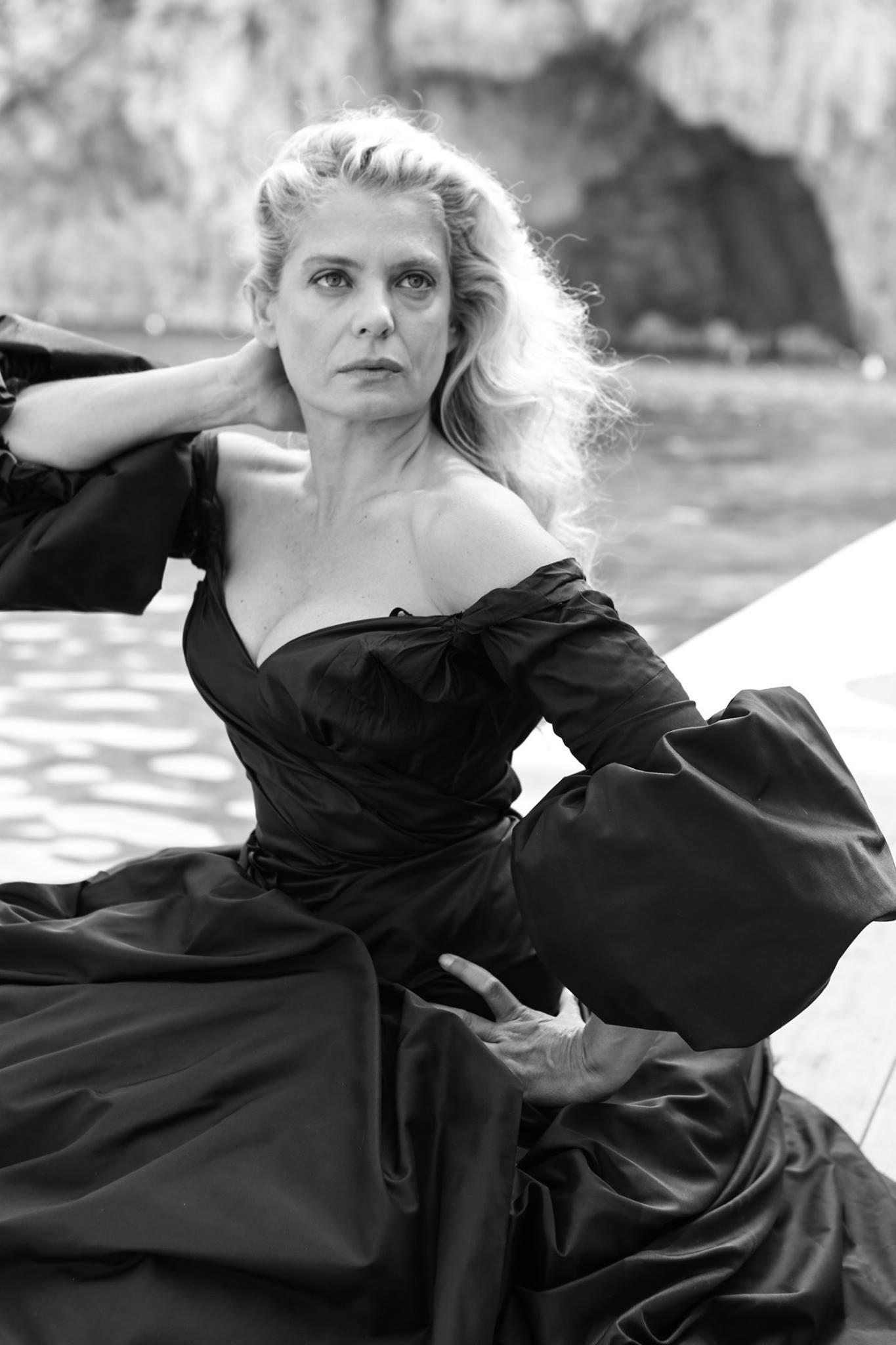 Angela Ismailos image