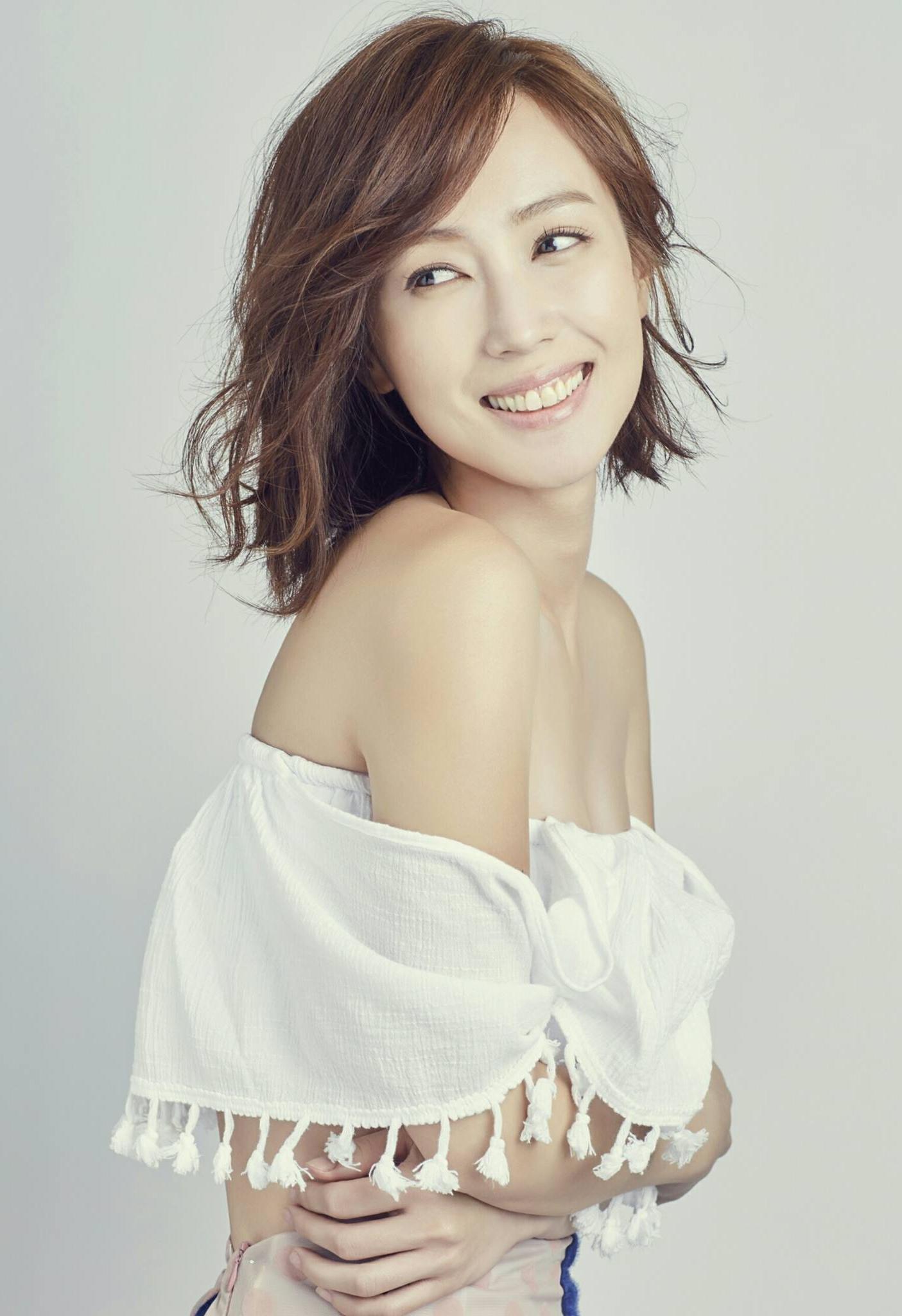 Esther Huang image