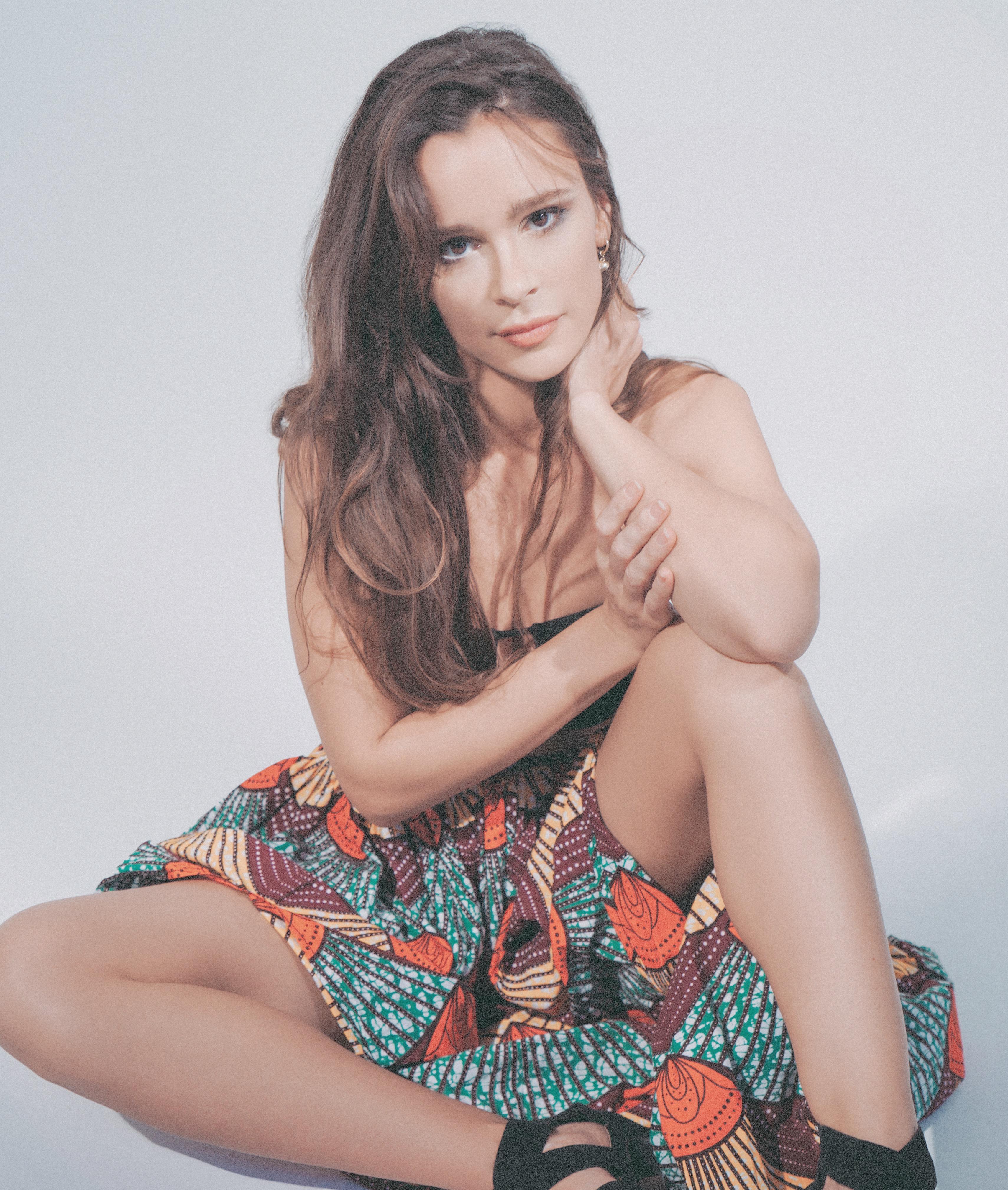 Bella Dayne image