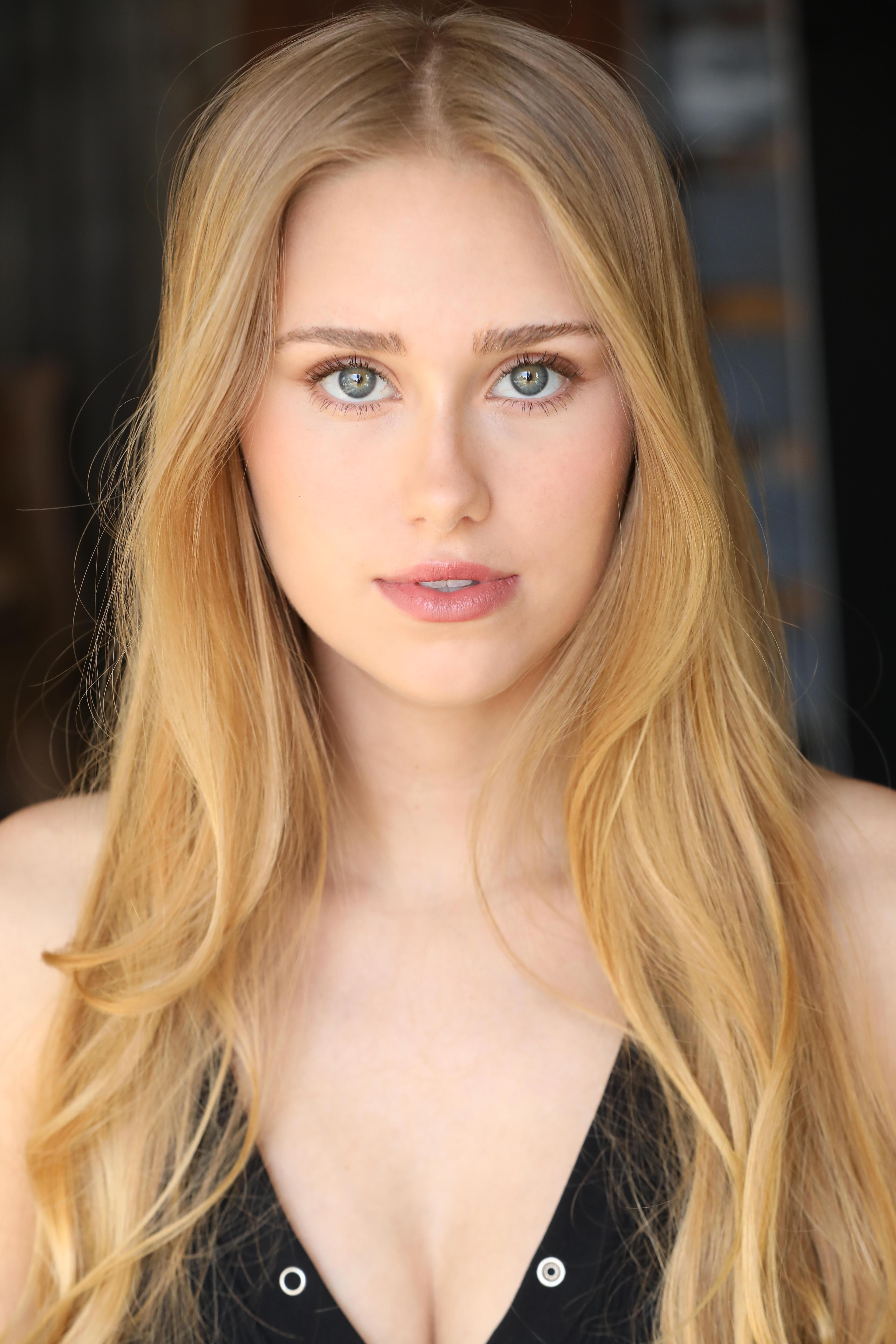 Emily Skinner image
