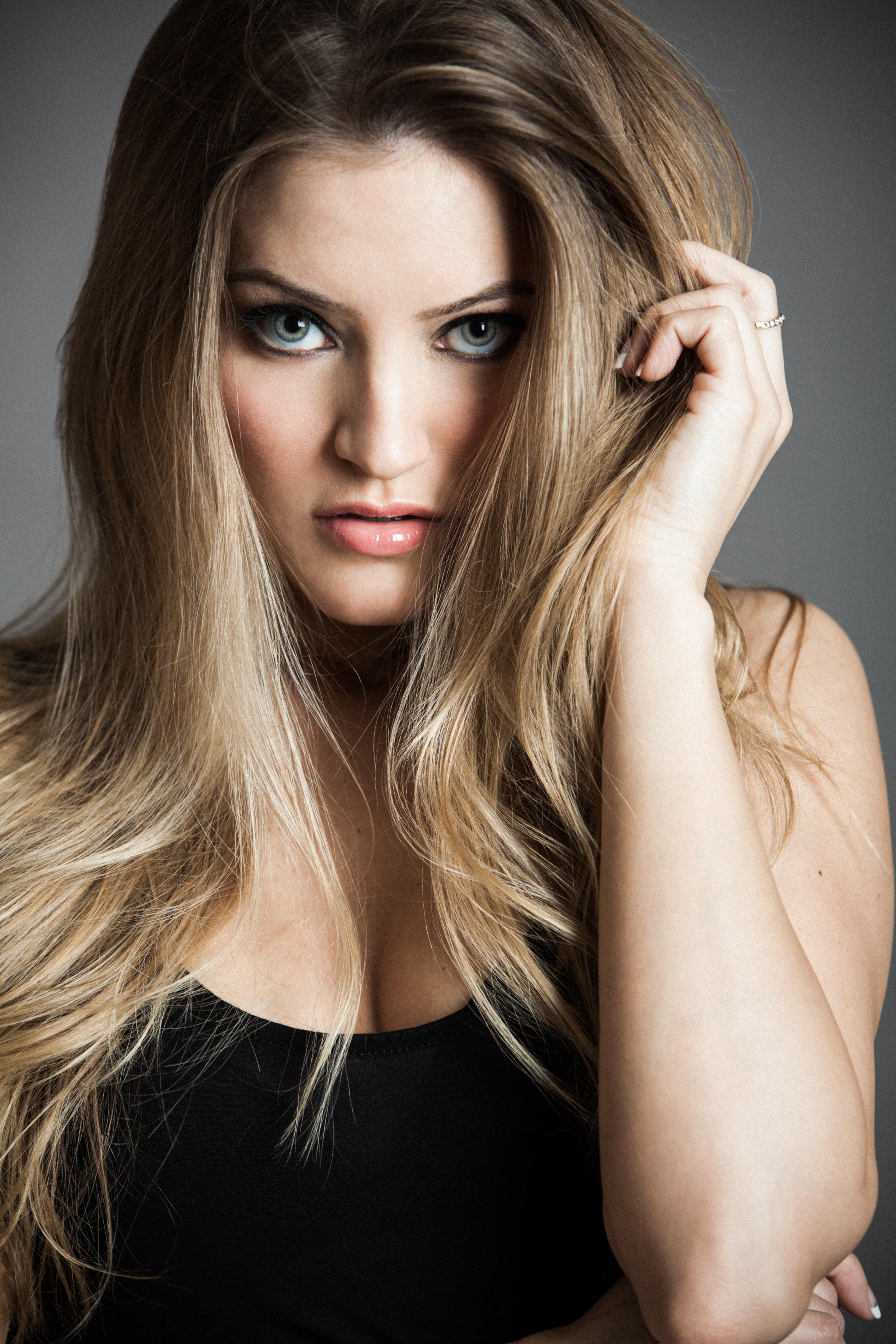Justine Ezarik image