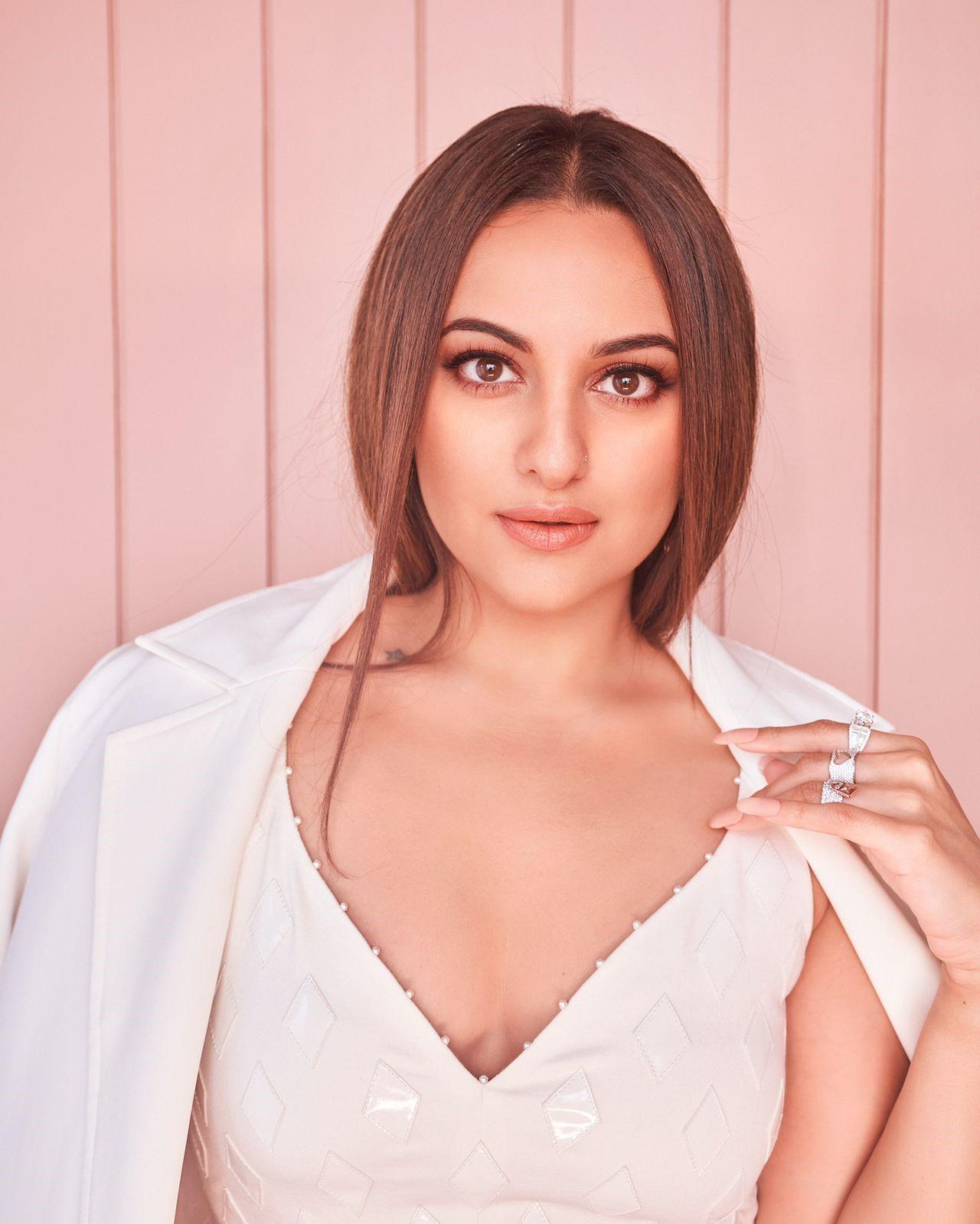 Sonakshi Sinha image