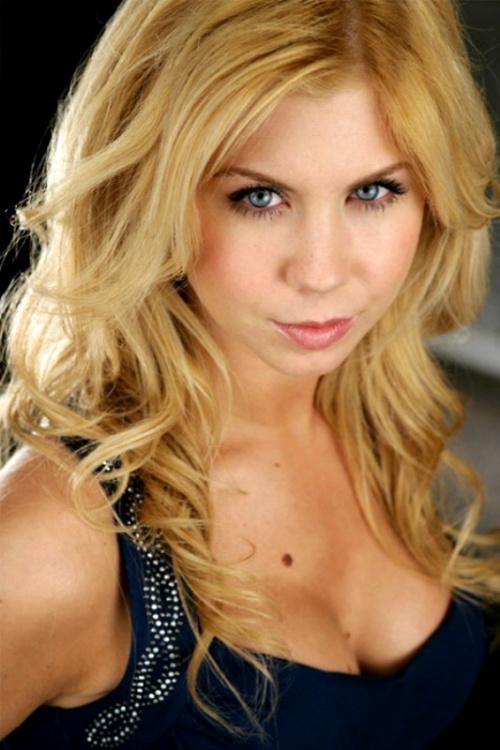 Nikki Bell image
