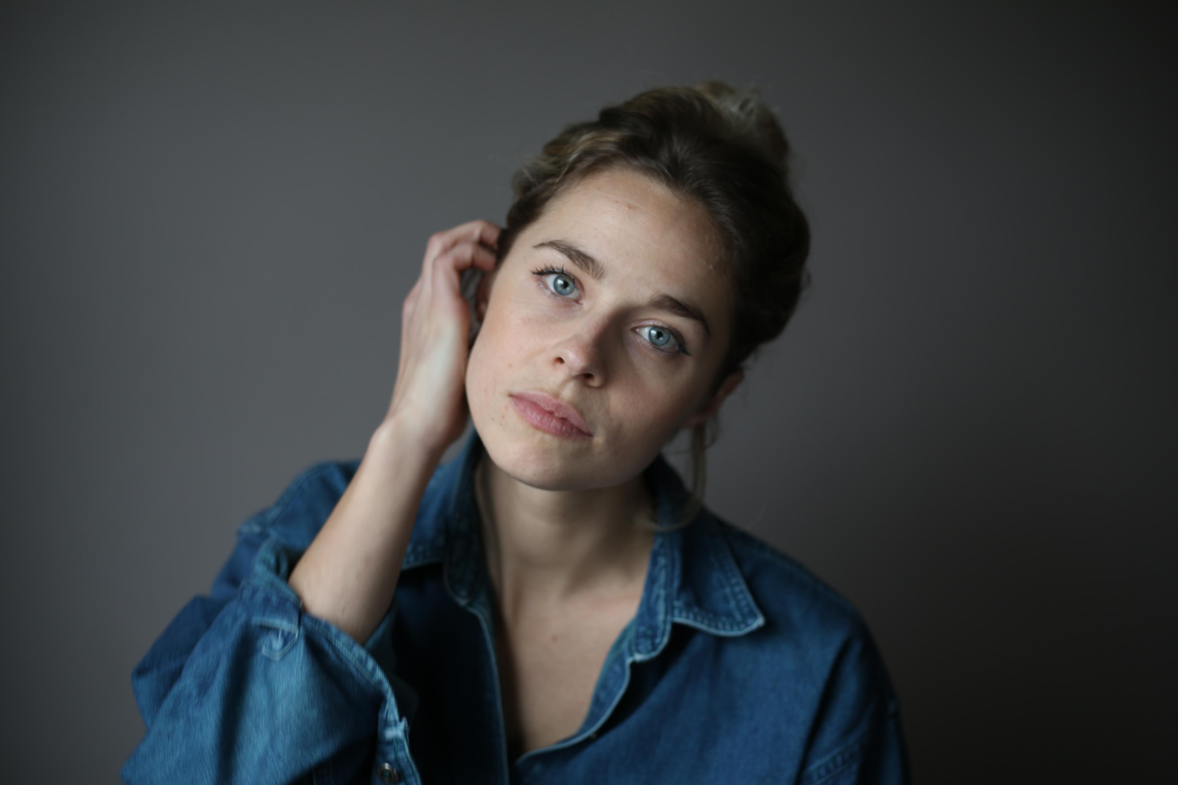 Nicole Hartley image