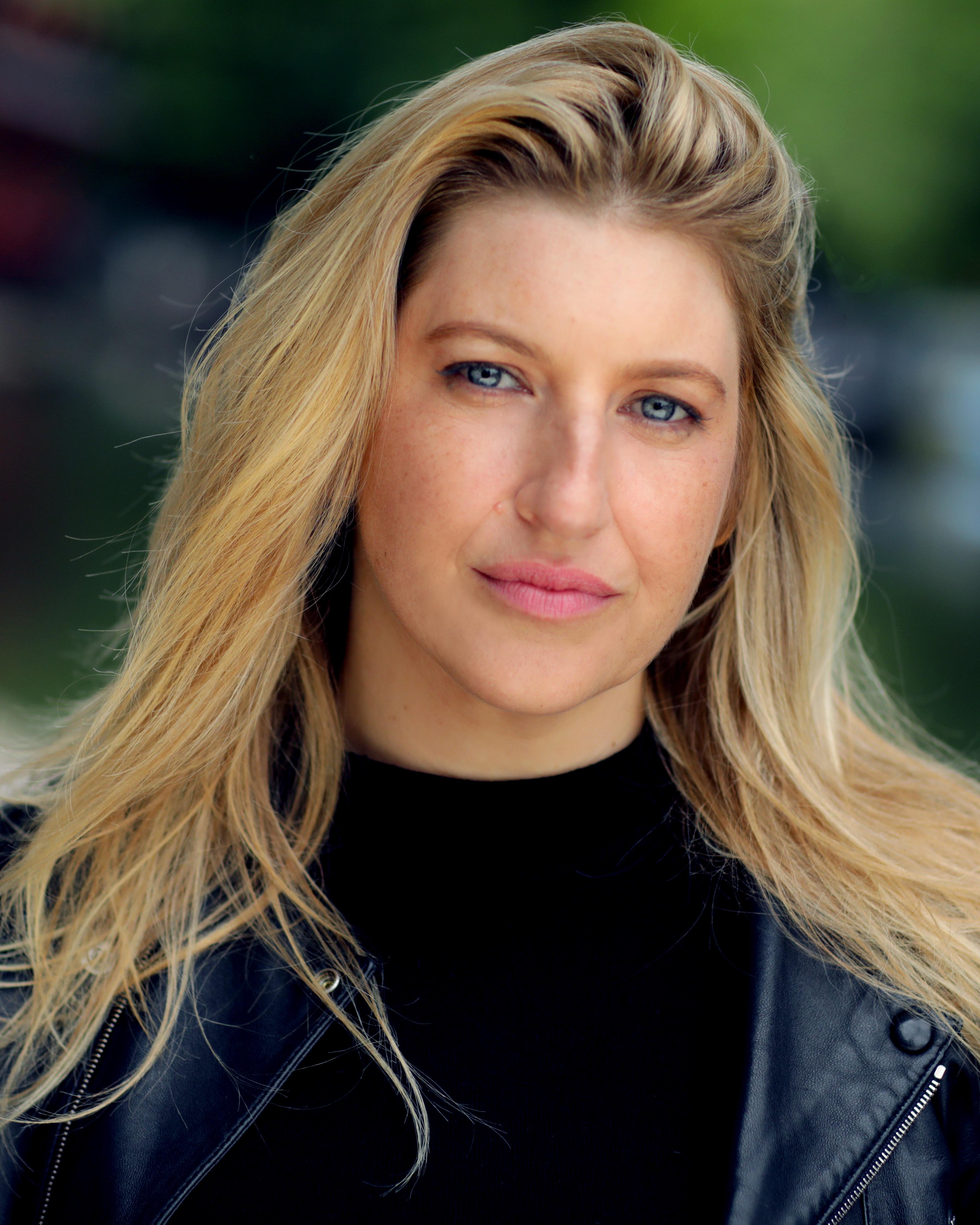 Tara Summers image