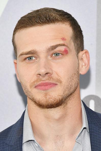 Oliver Stark image