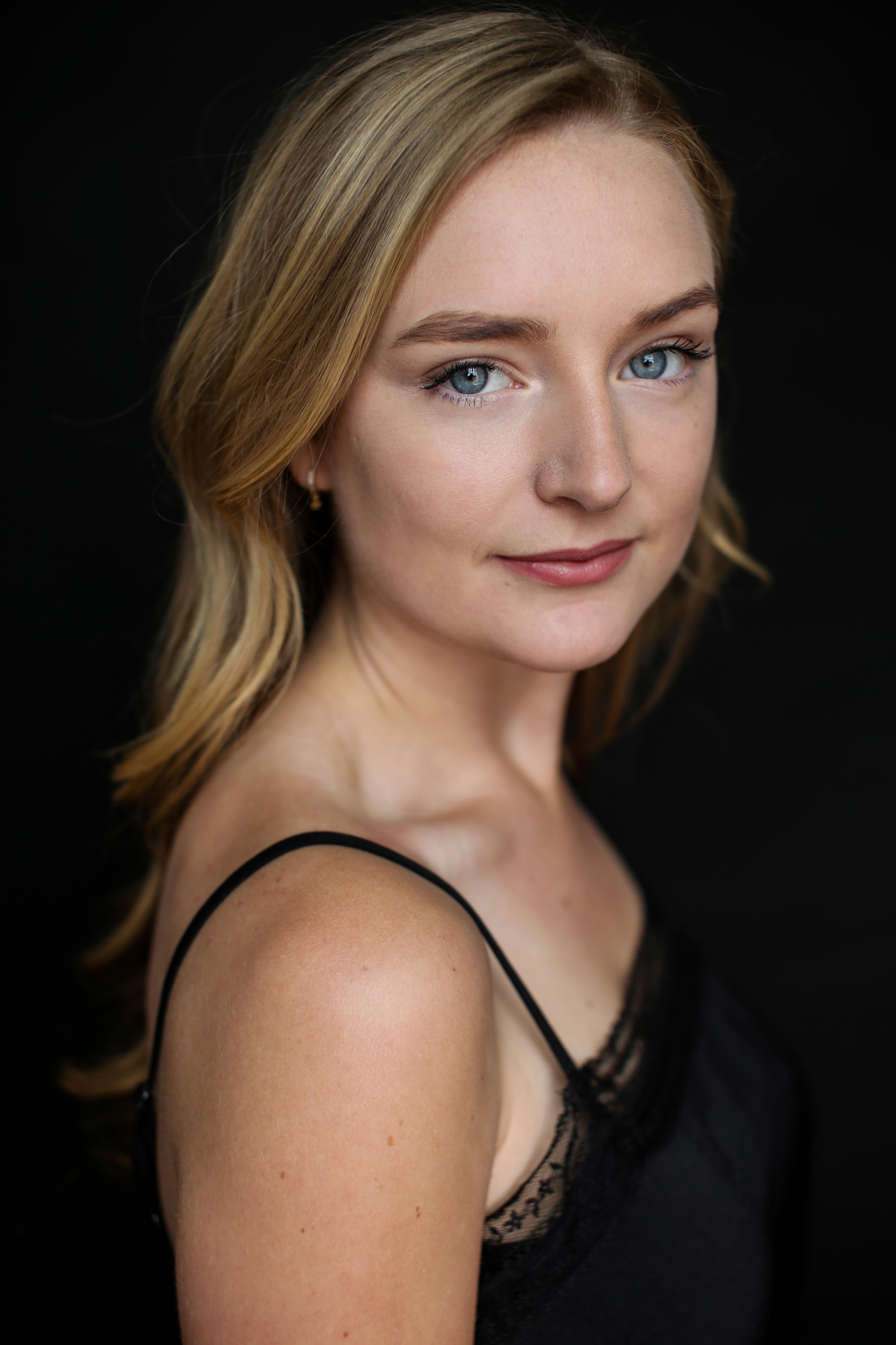 Emma Grabinsky image
