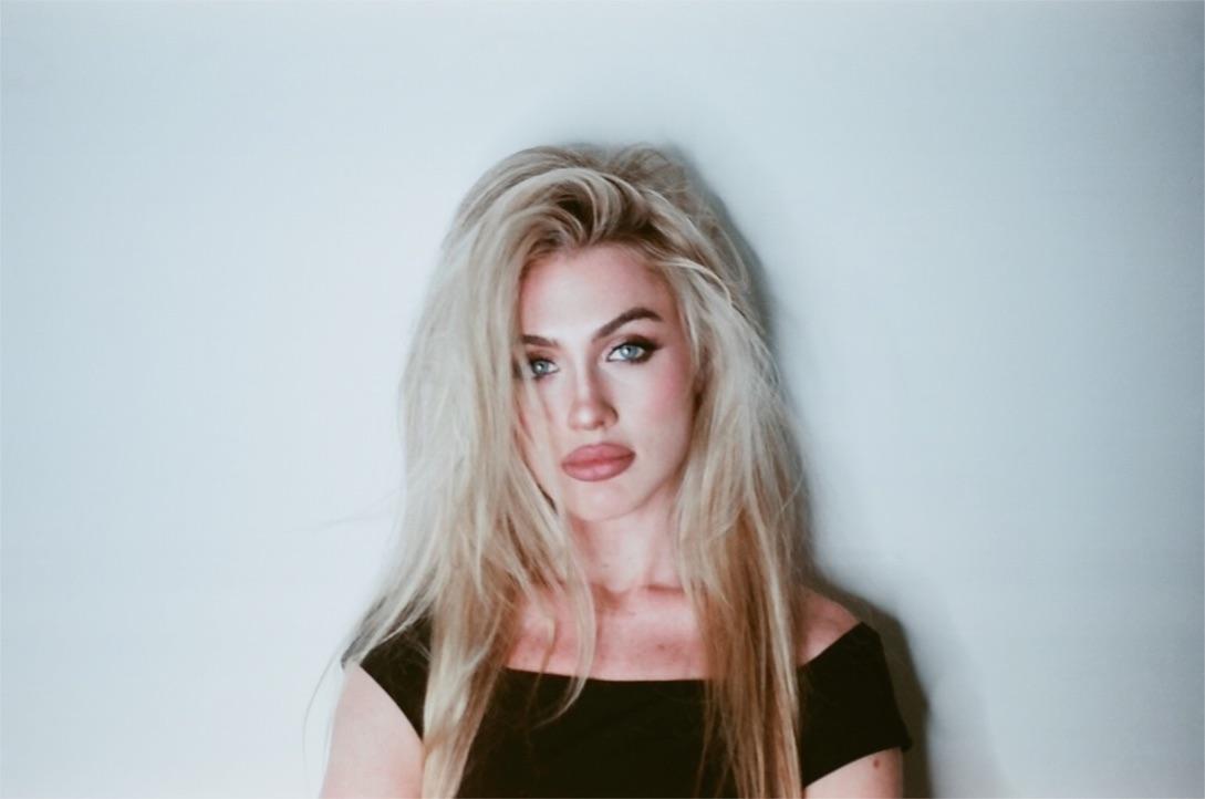 Emma Holzer image