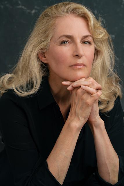 Janis Ahern image