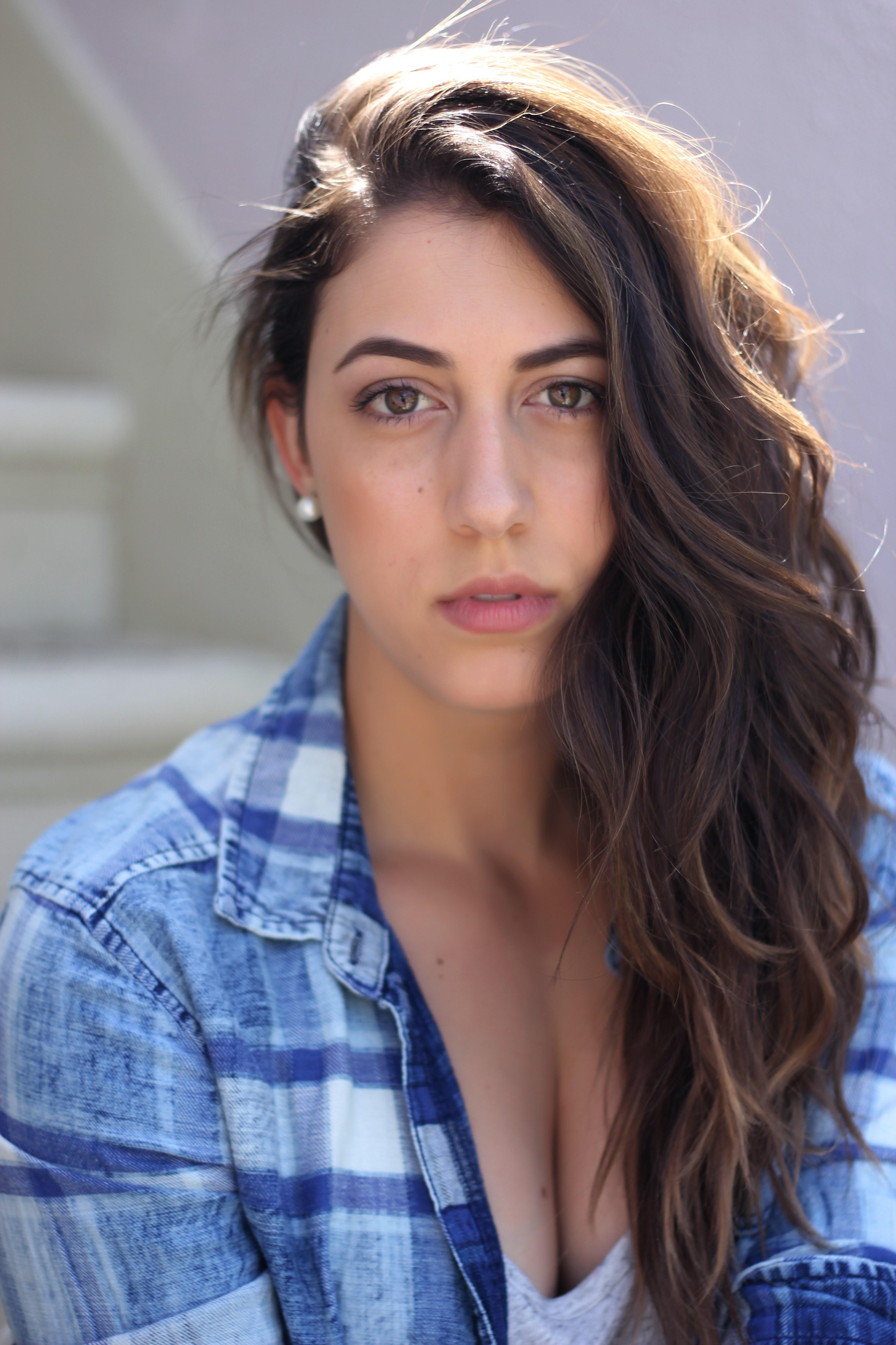 Caitlin Dechelle image