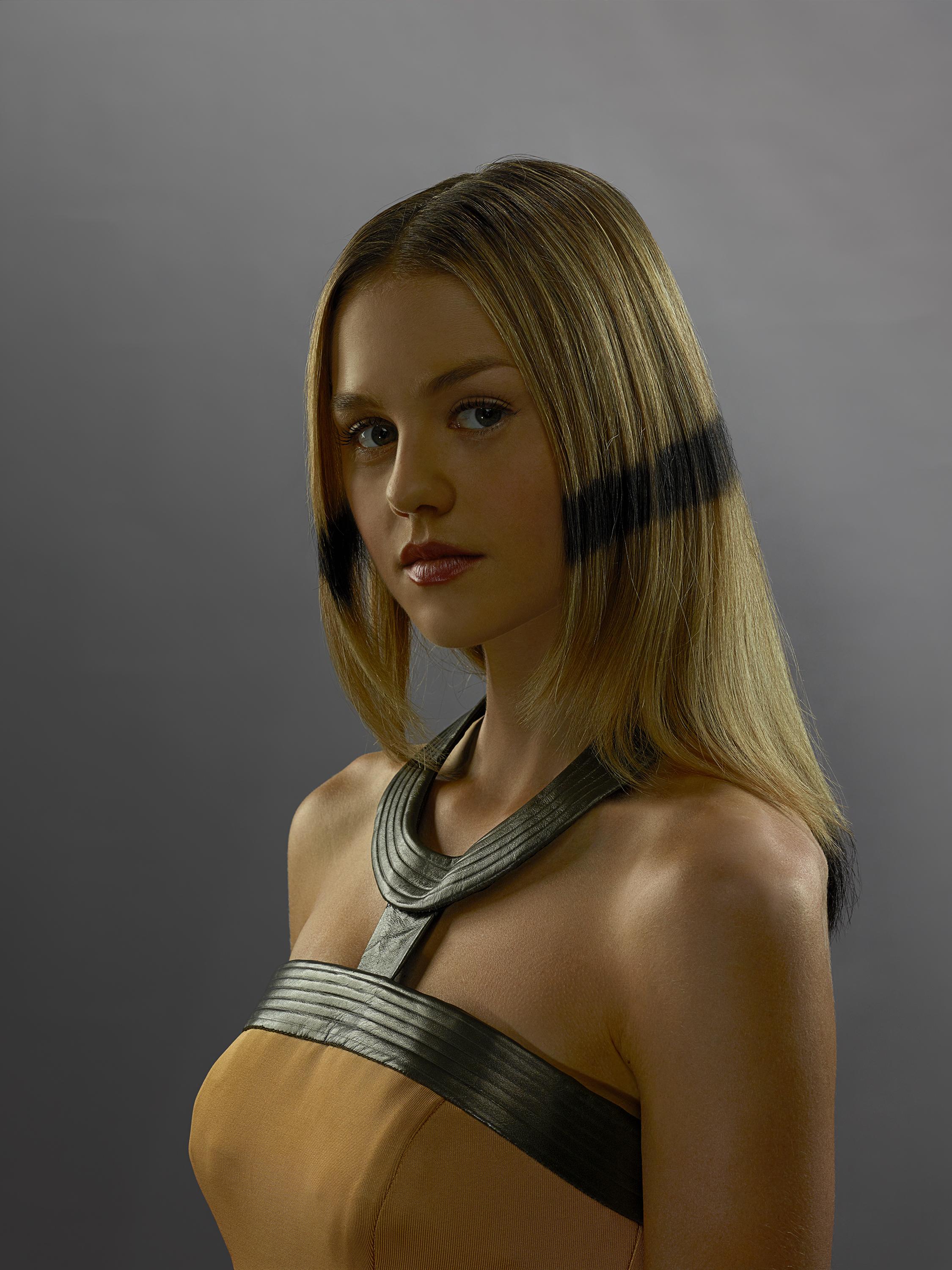 Isabelle Cornish image