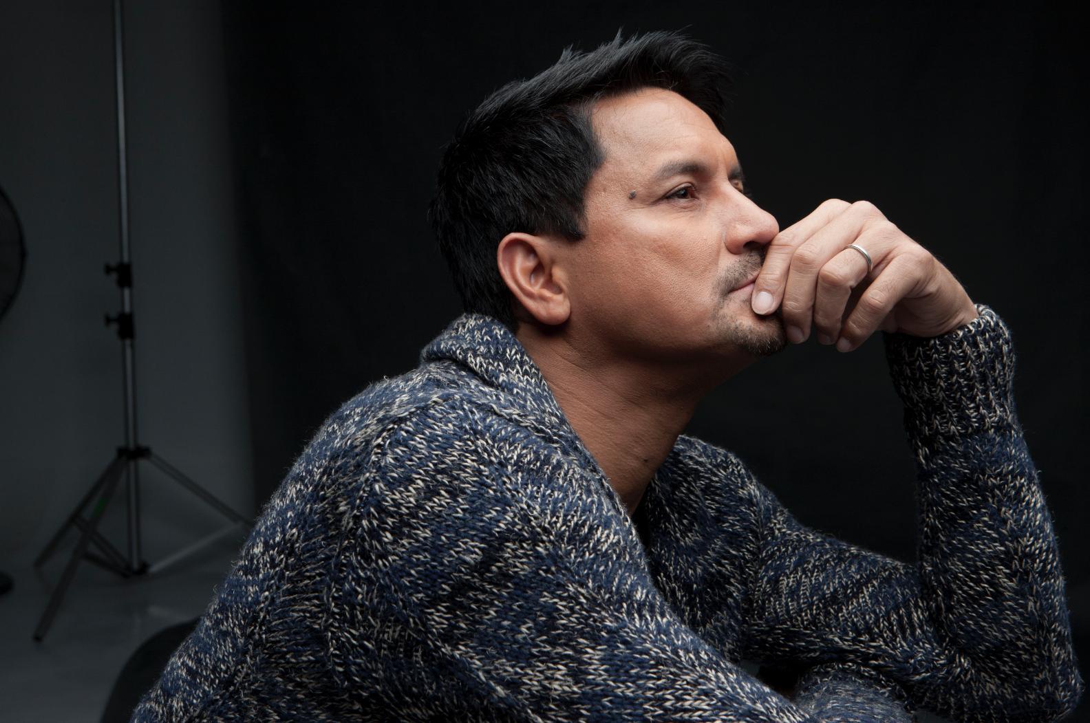 Richard Gomez image