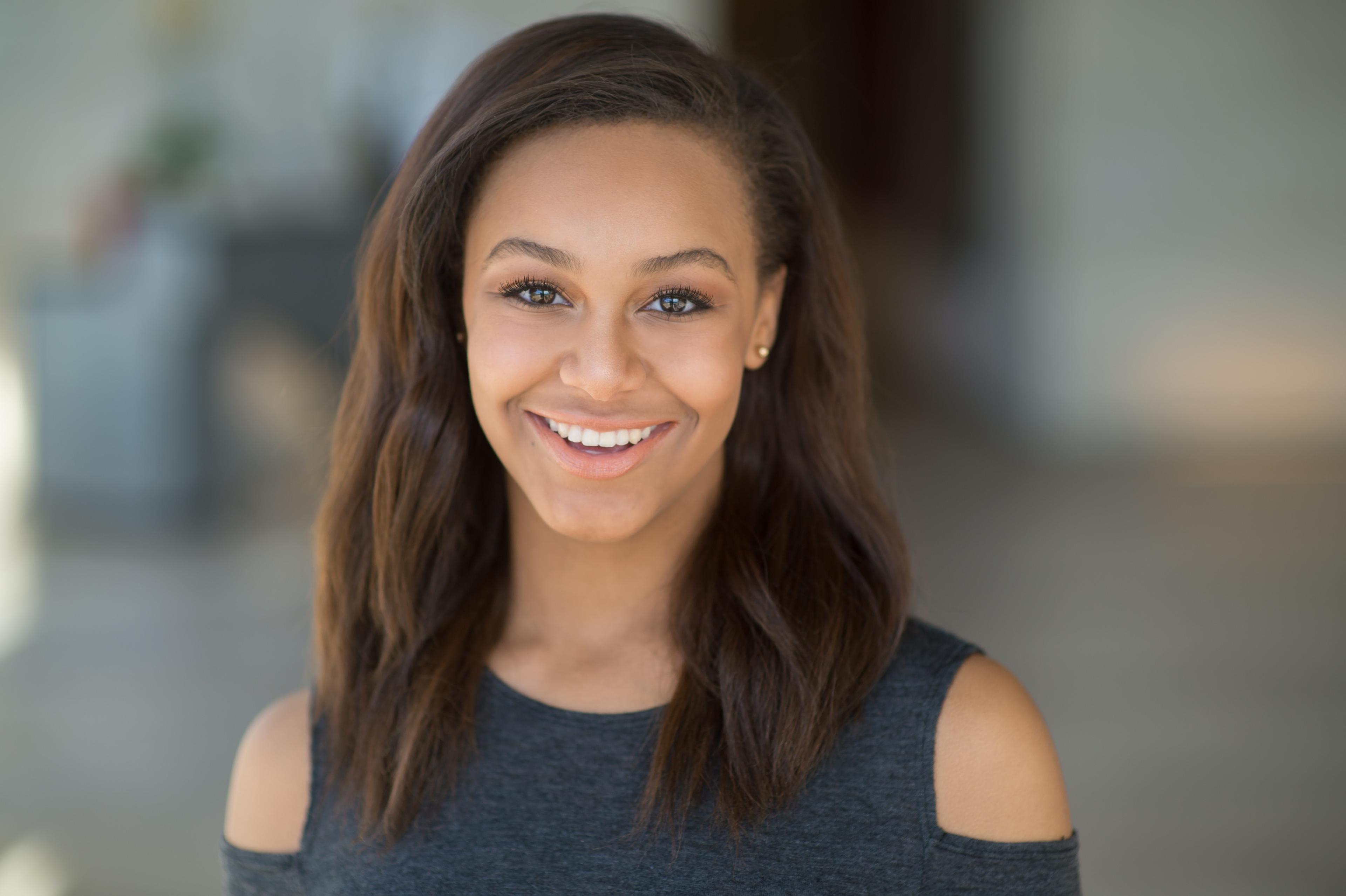 Nia Sioux image