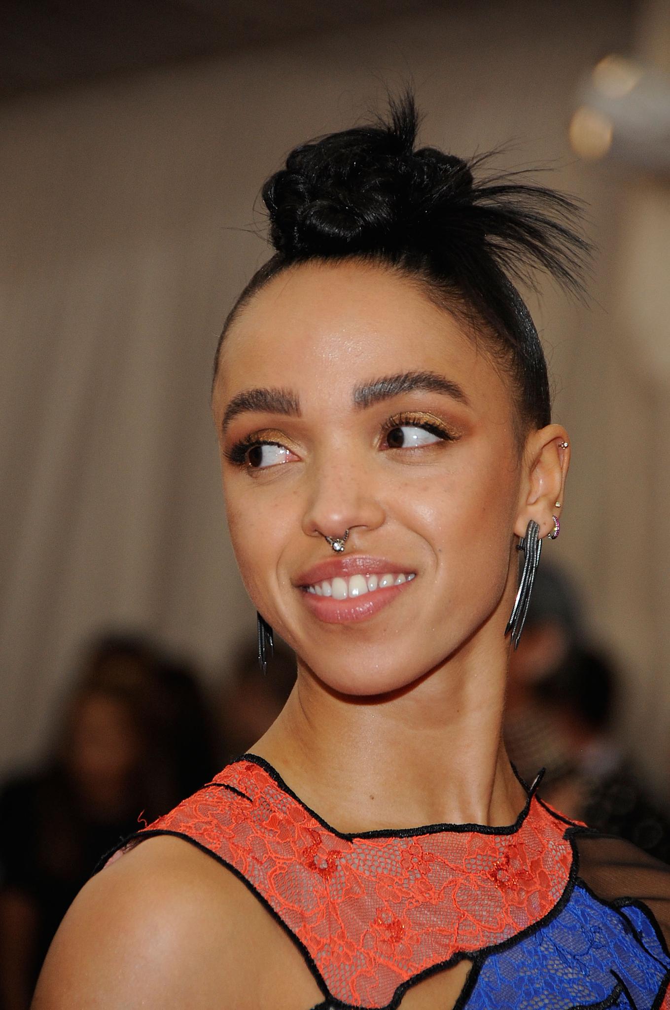 FKA twigs image