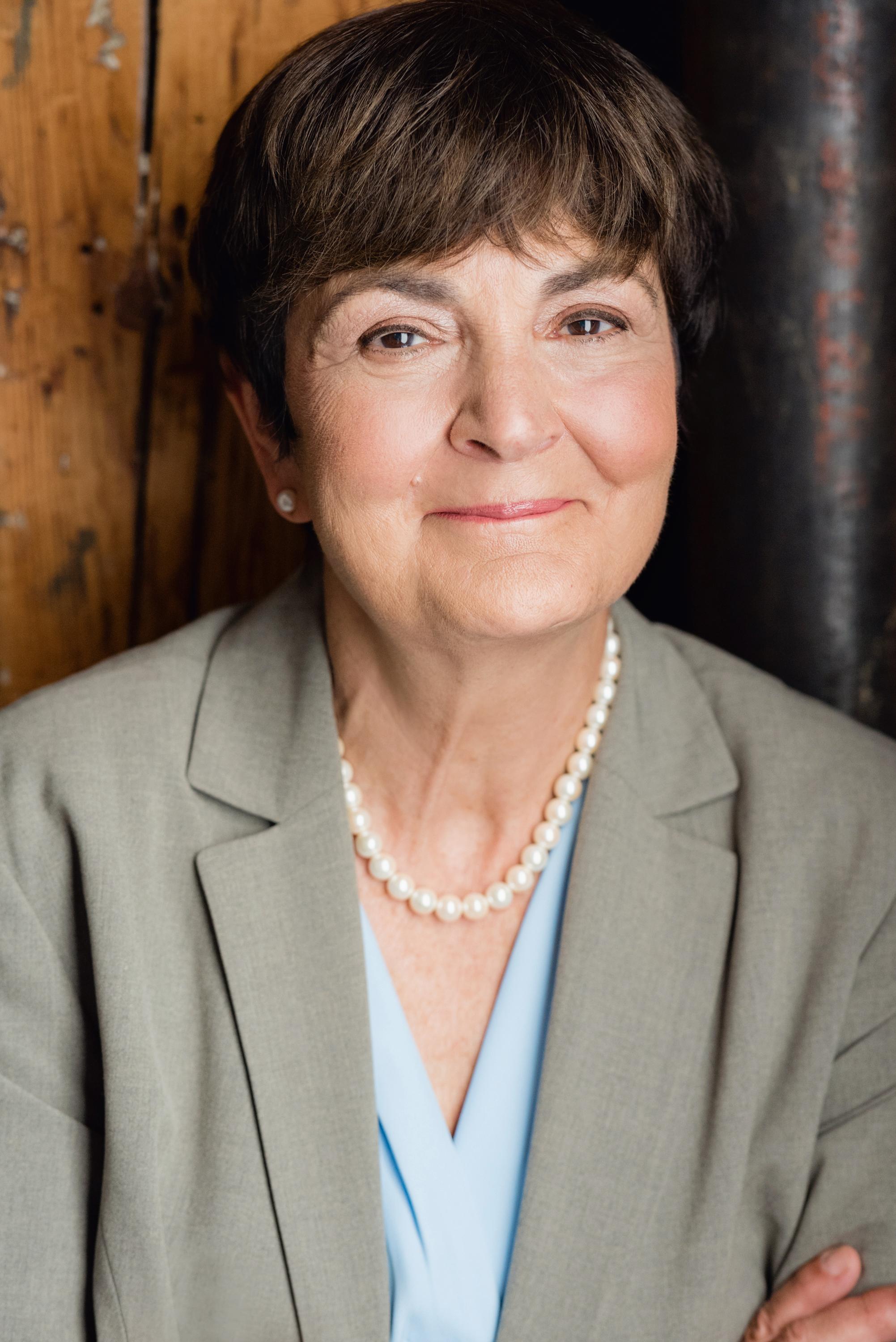Mary Mikva image