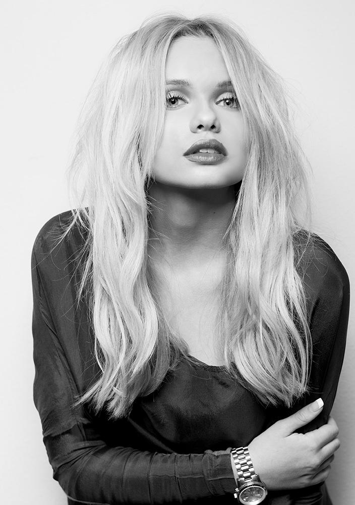 Alli Simpson image