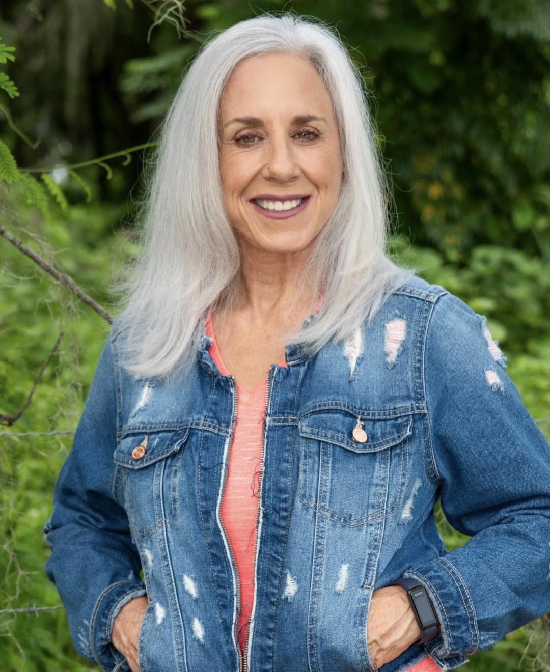 Mary Leonard image