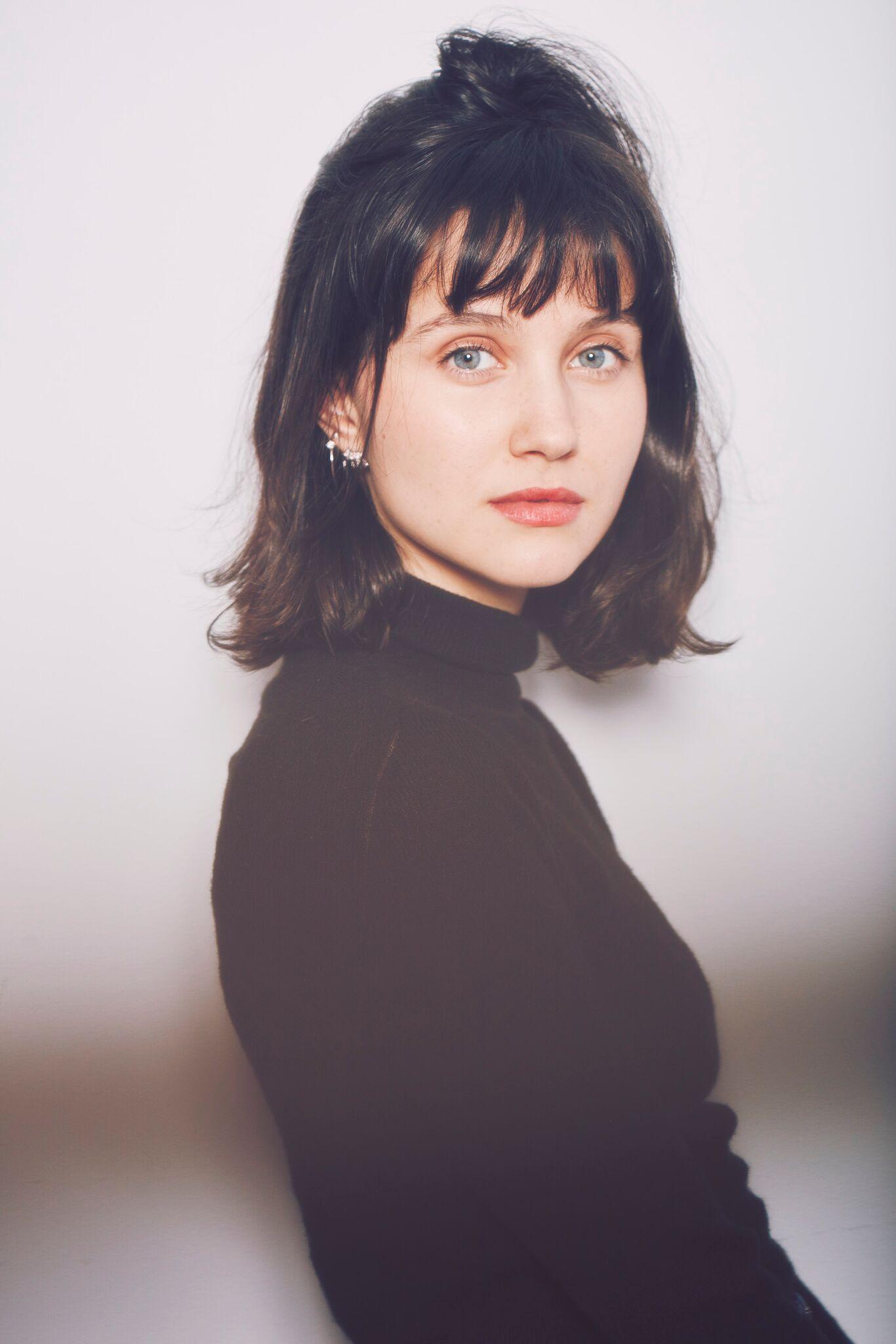 Julia Goldani Telles image