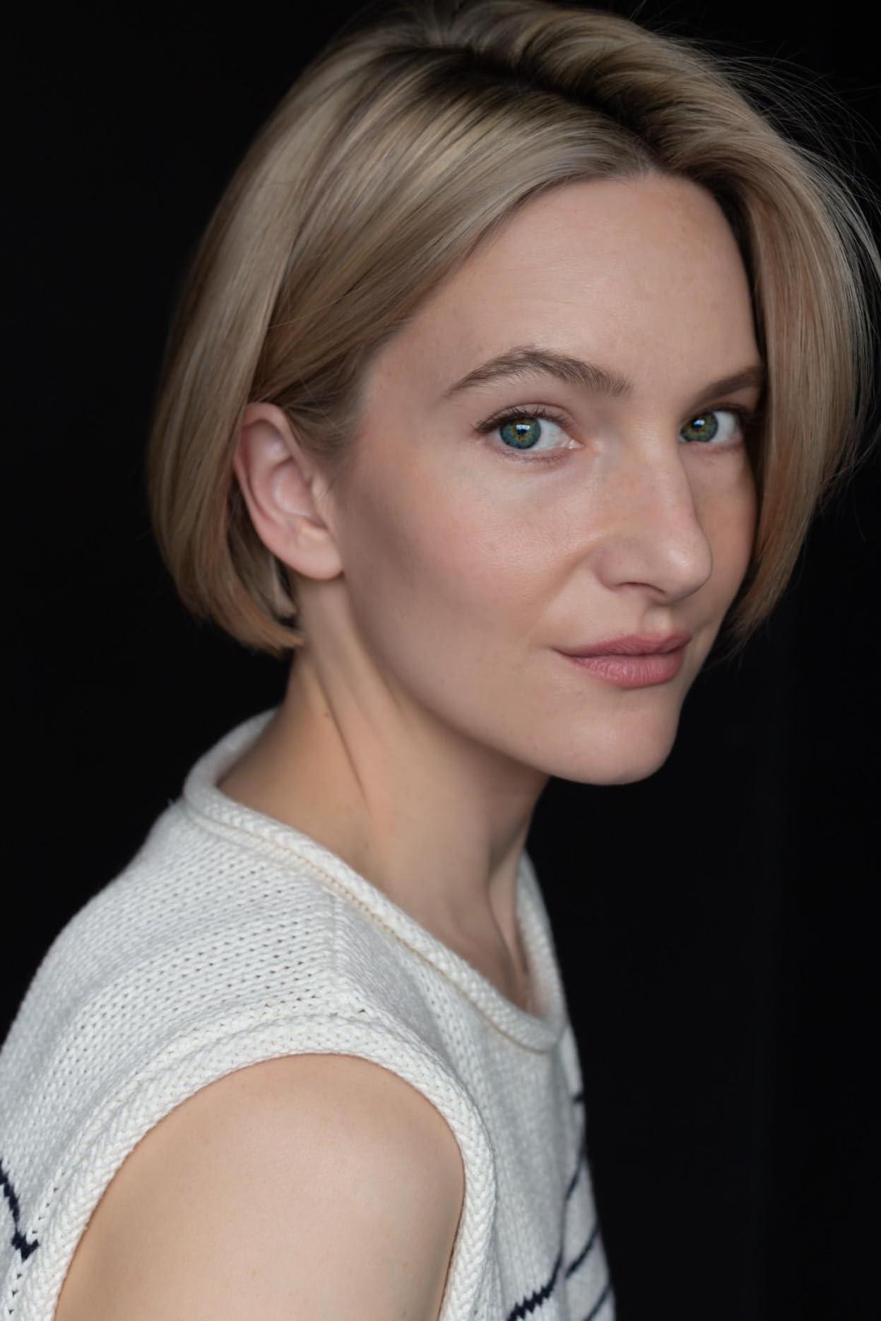 Sari Mercer image