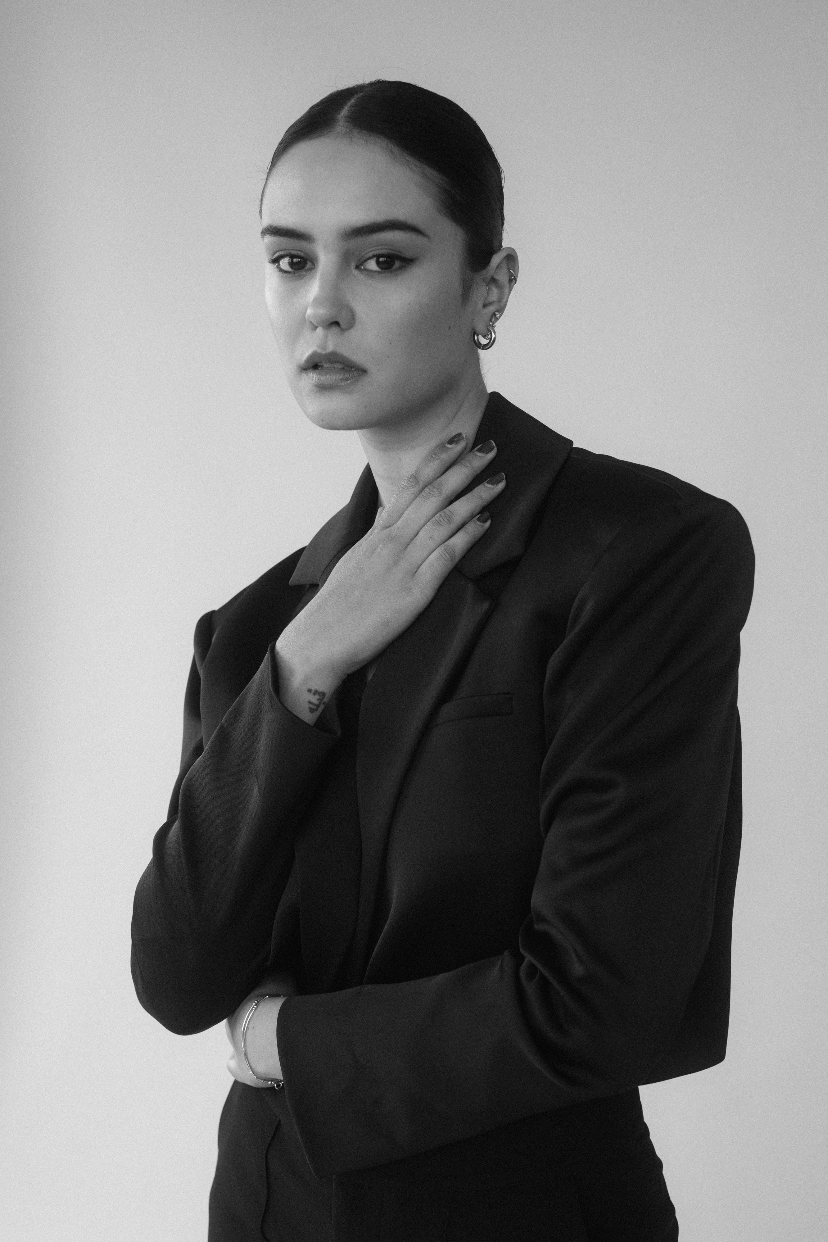 Courtney Eaton image