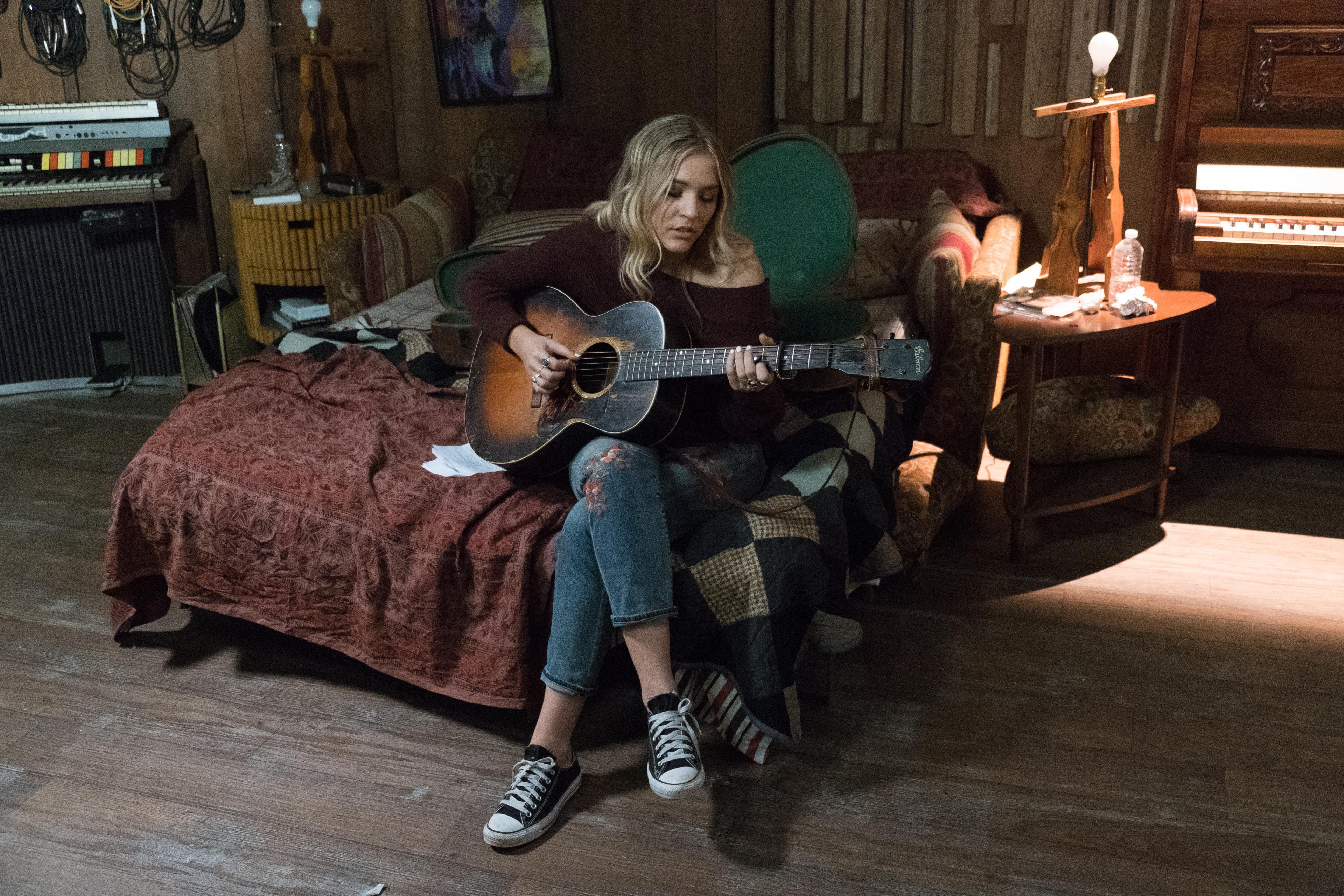 Lennon Stella image