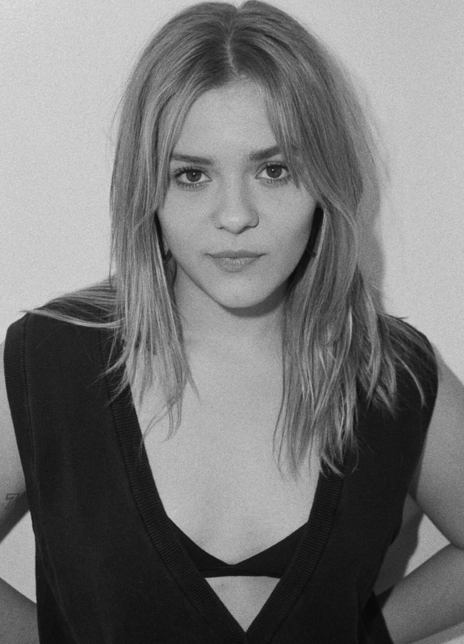 Maisy Stella image