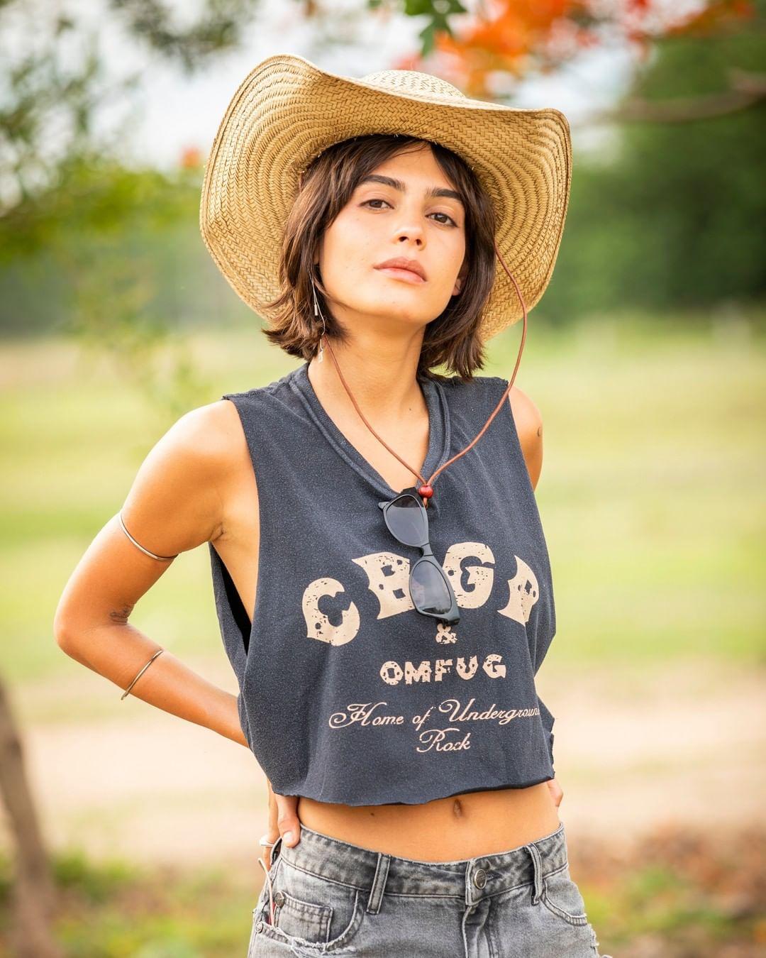 Julia Dalavia image