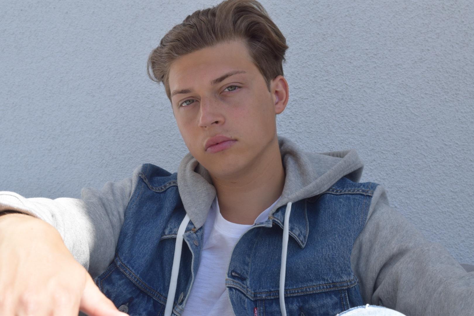 Ricky Garcia image