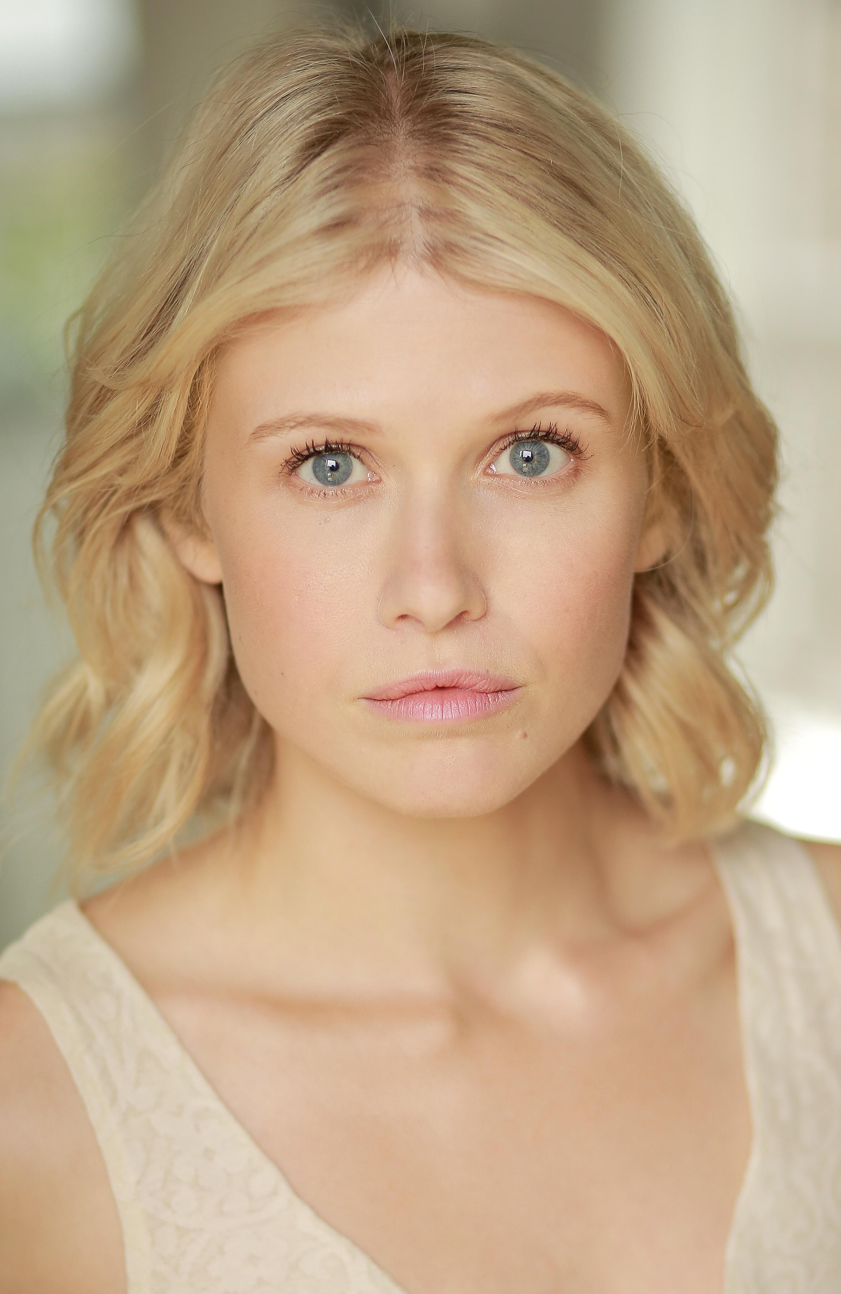 Rose Reynolds image