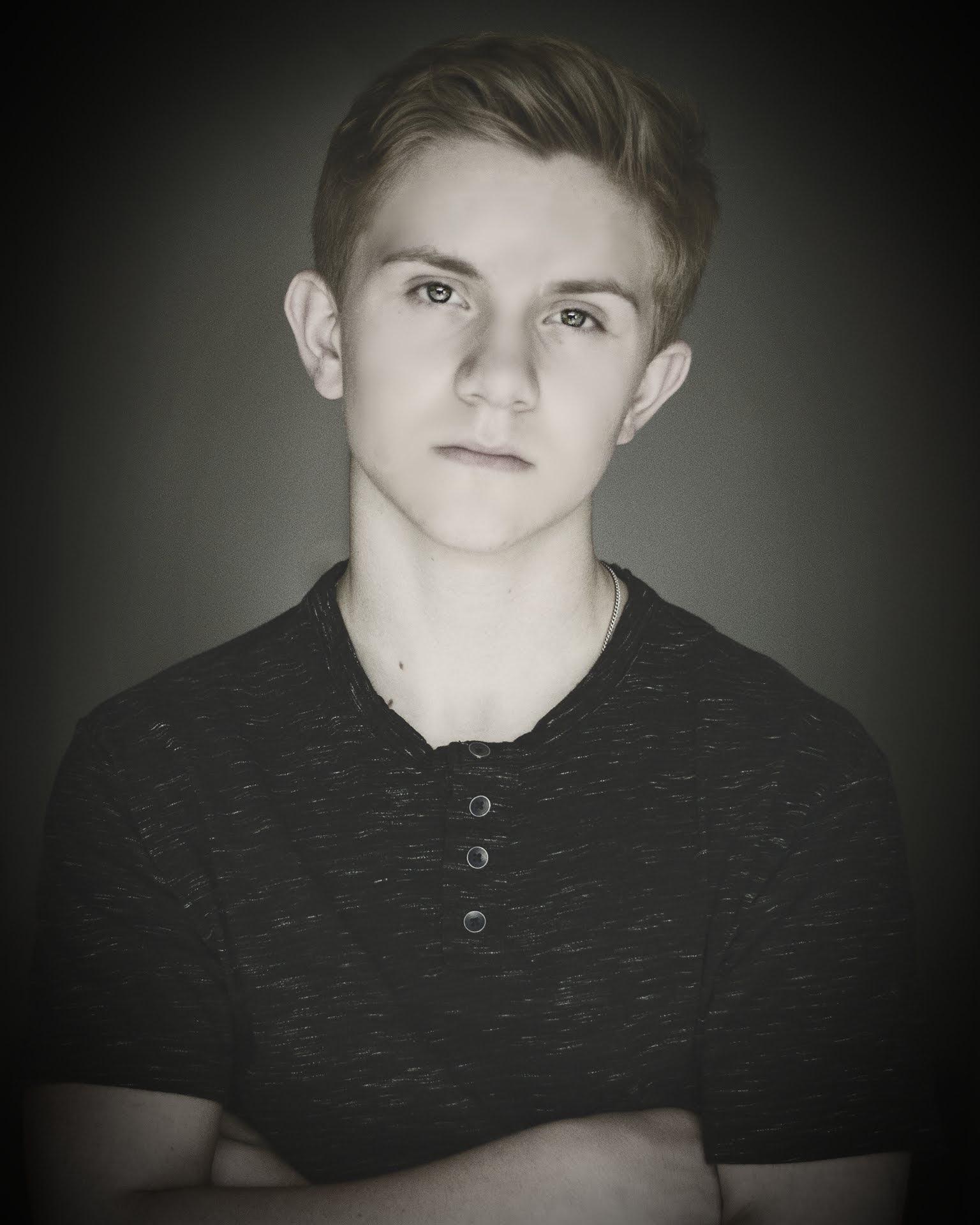Aiden Flowers image